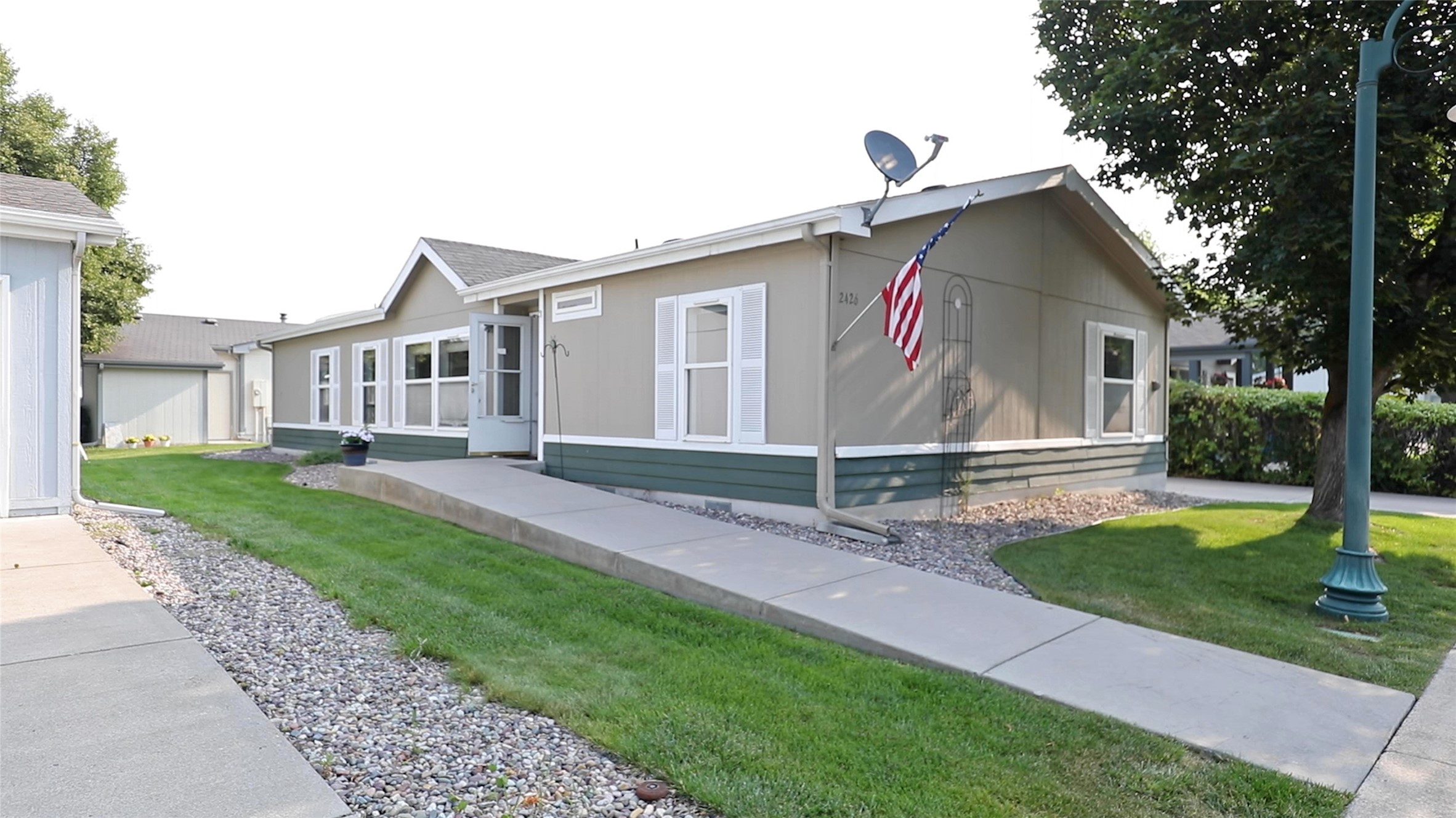 2426 McIntosh Loop