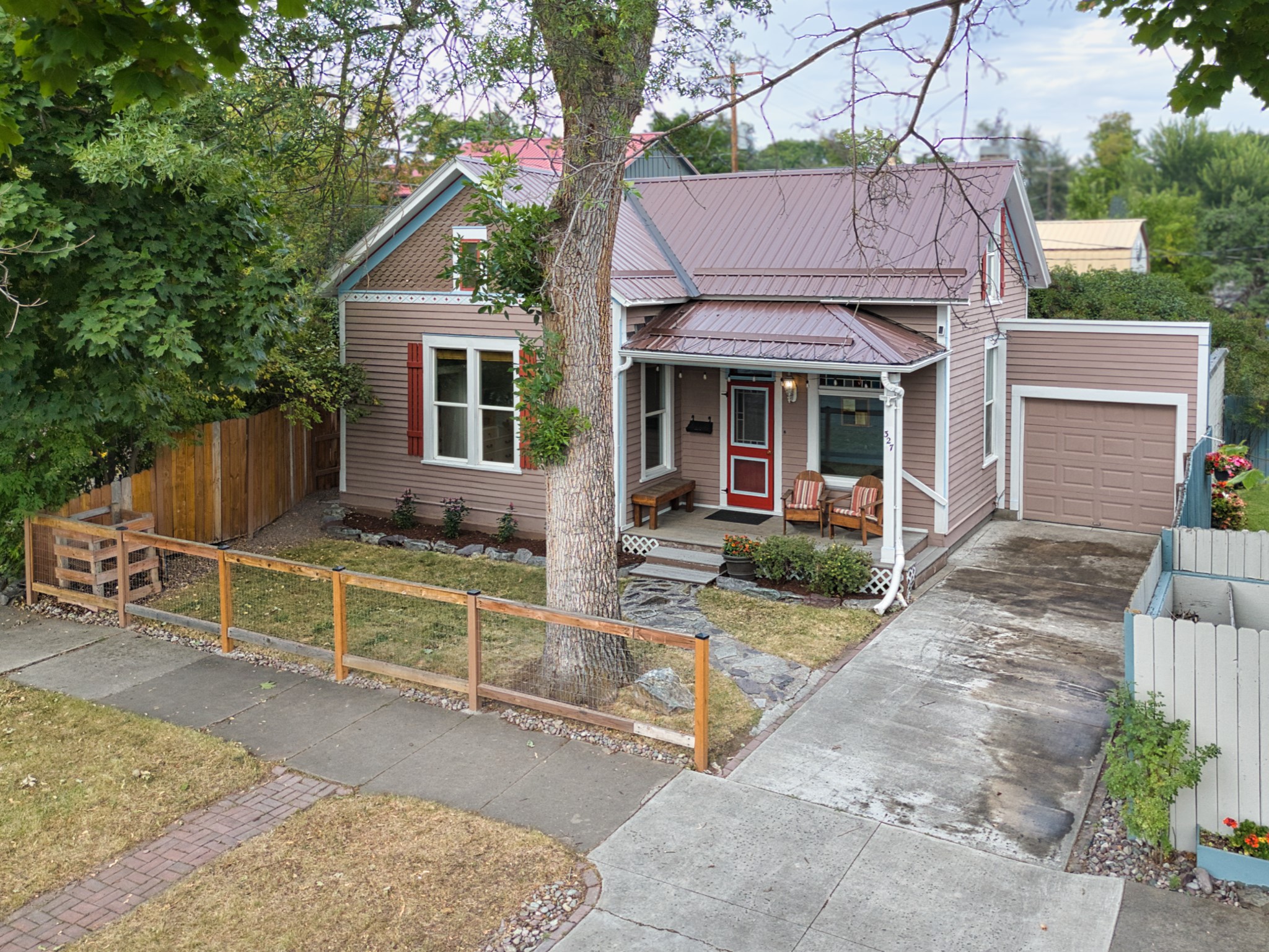 327 3rd Street E