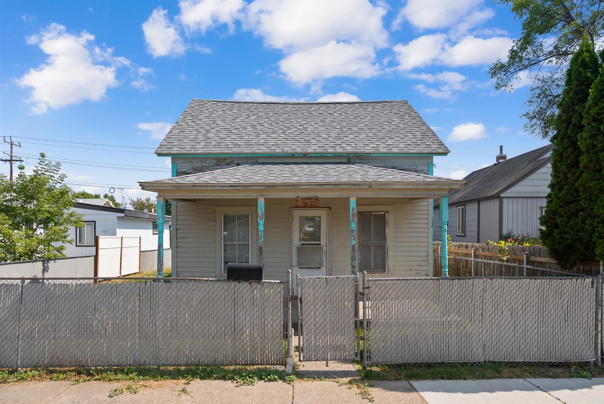 317 8th Avenue W