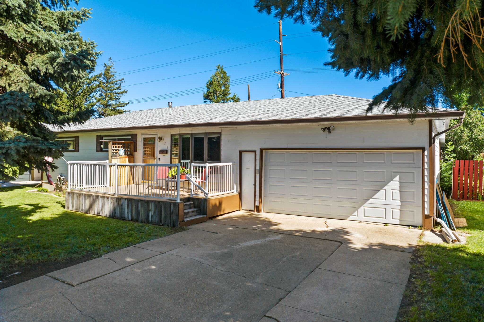 625 Riverview Drive E