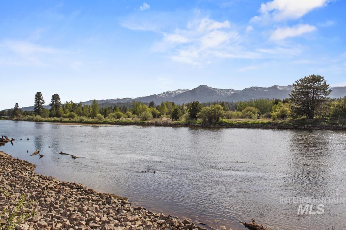 L15 B1 River Bank Drive, Cascade ID 83611