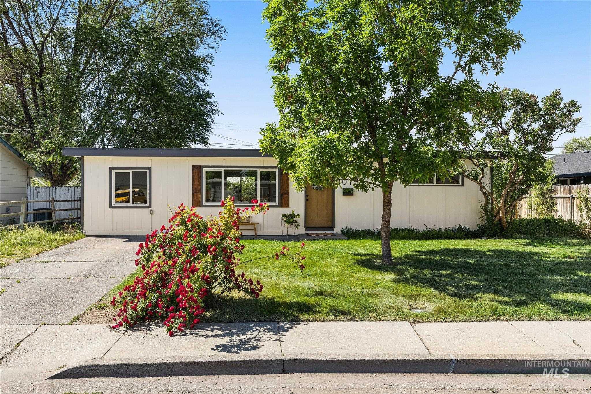 1015 E 16th N, Mountain Home ID 83647