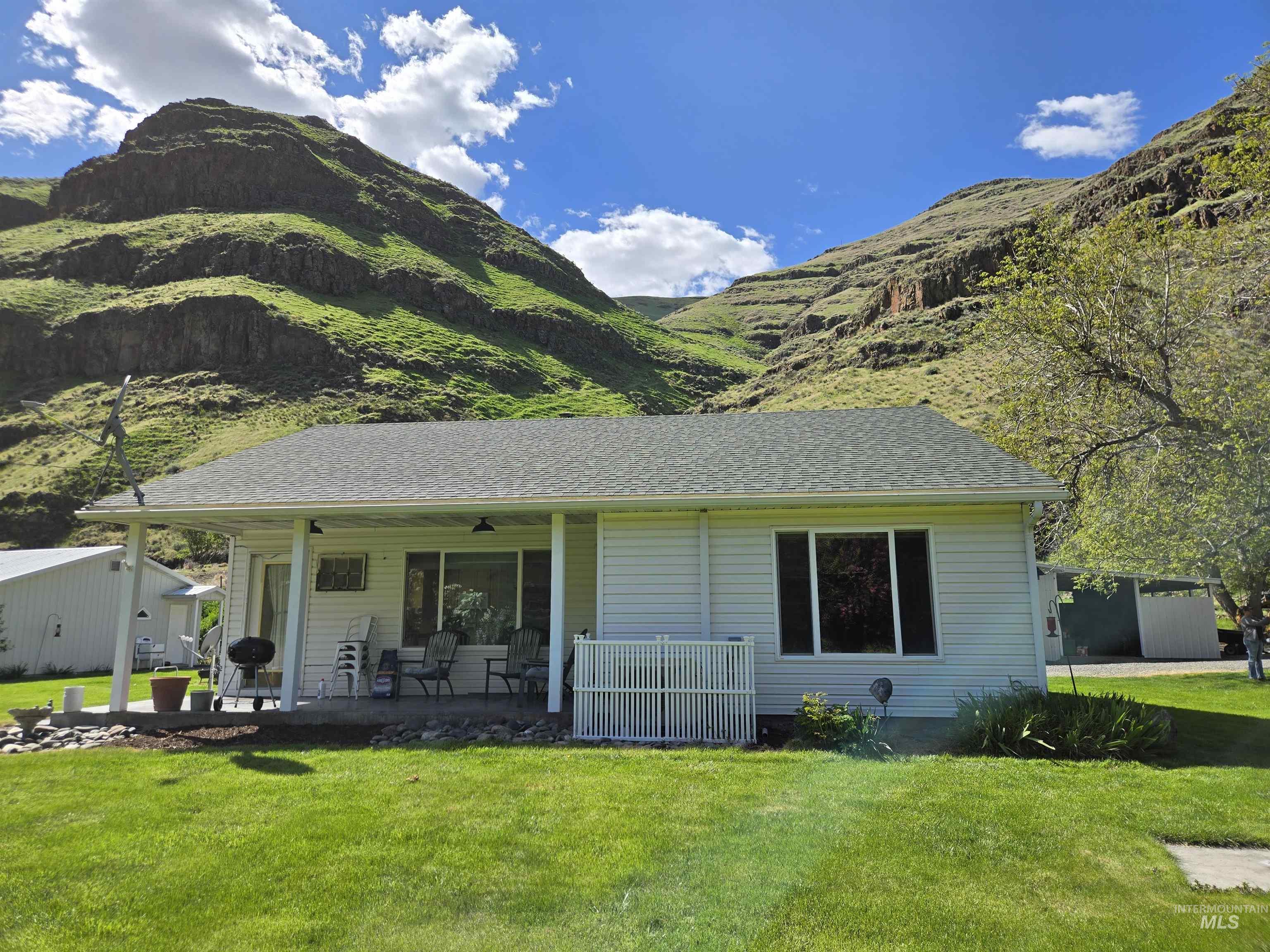 17082 Snake River Road, Asotin WA 99402