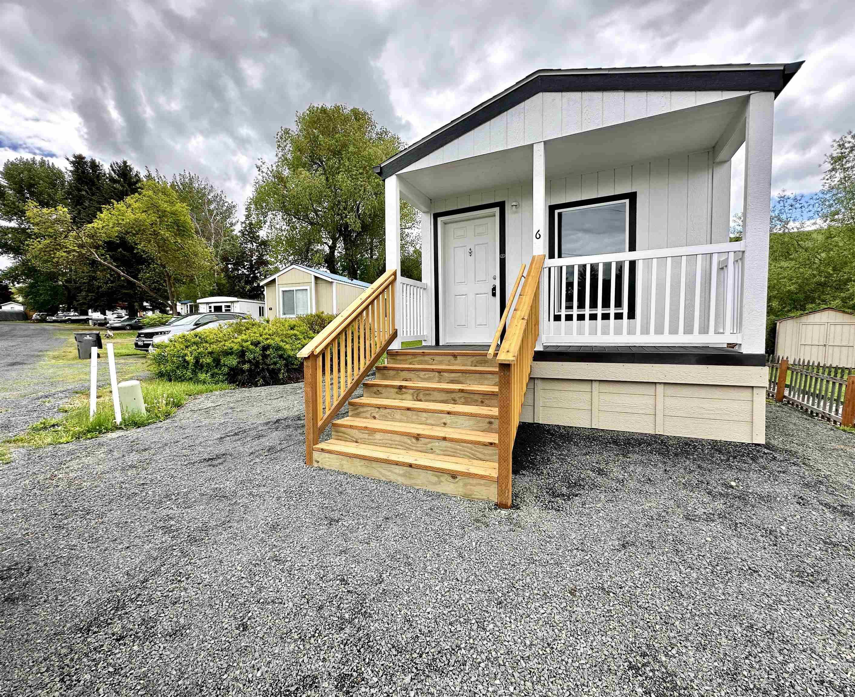 1025 Eid Rd #6, Moscow ID 83843