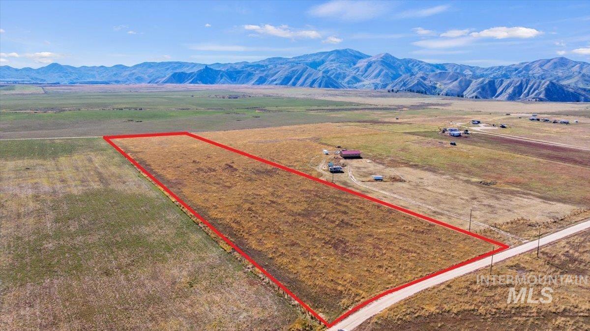 245 W Morning Glory Ct, Prairie ID 83647