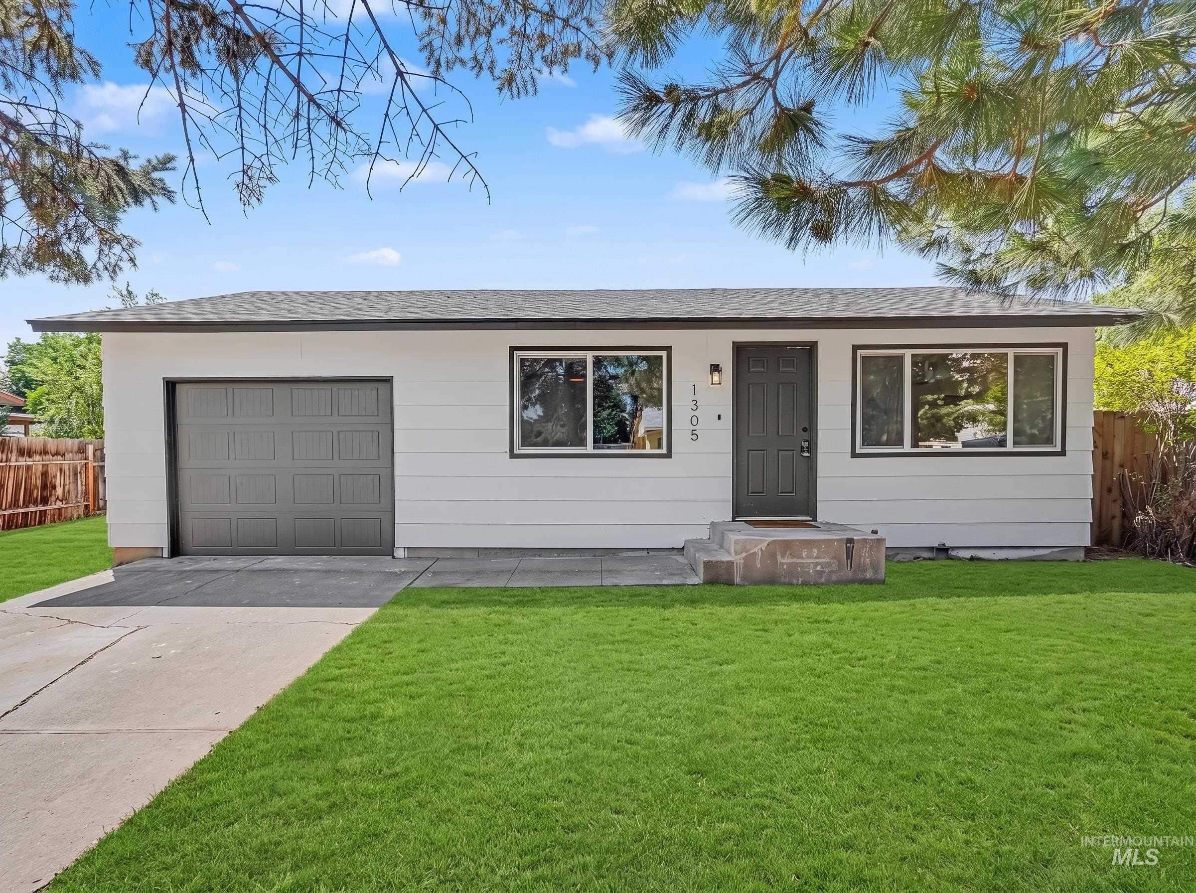 1305 N 2nd E, Mountain Home ID 83647