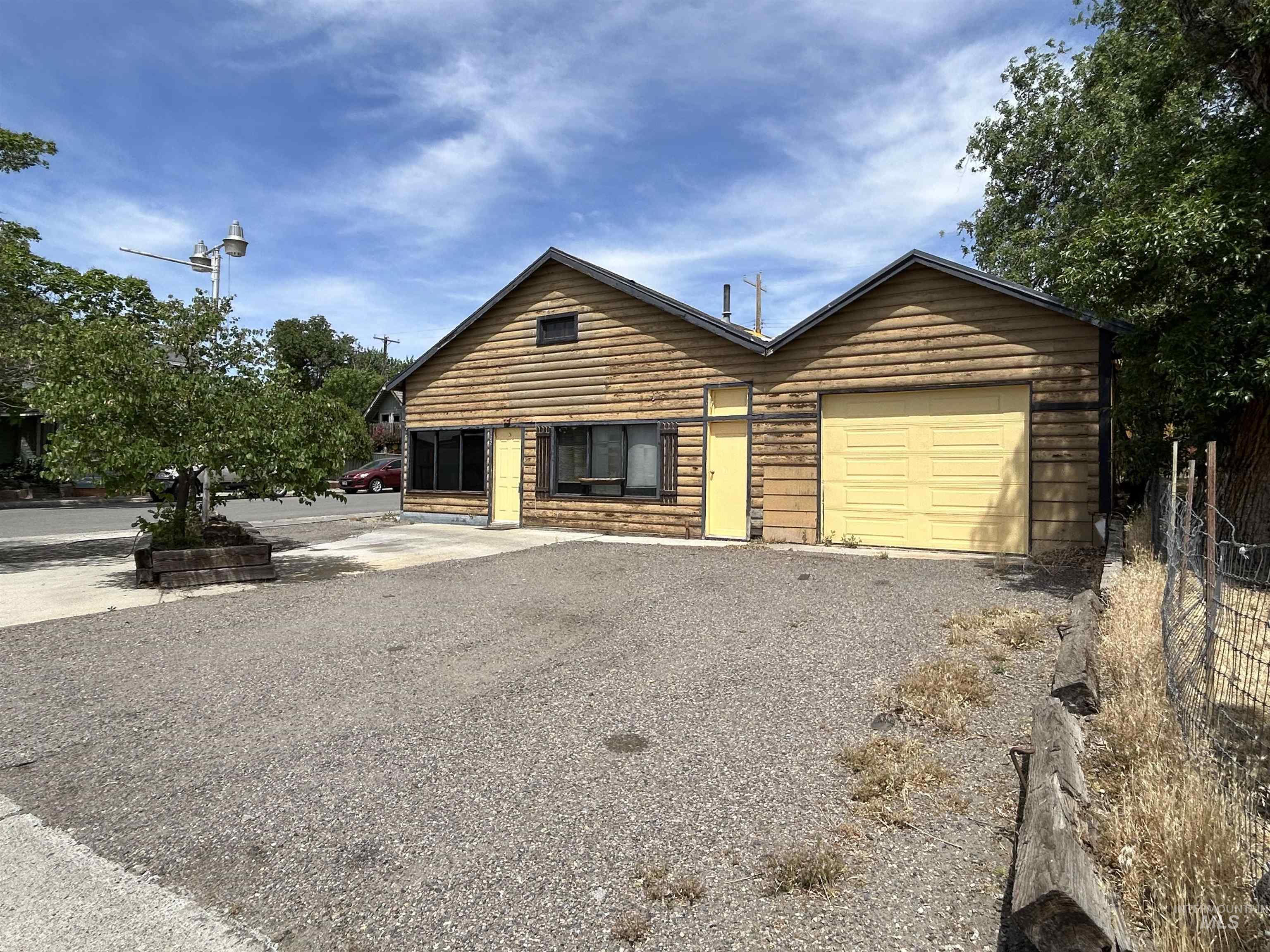 102 E 1st Ave, Glenns Ferry ID 83623