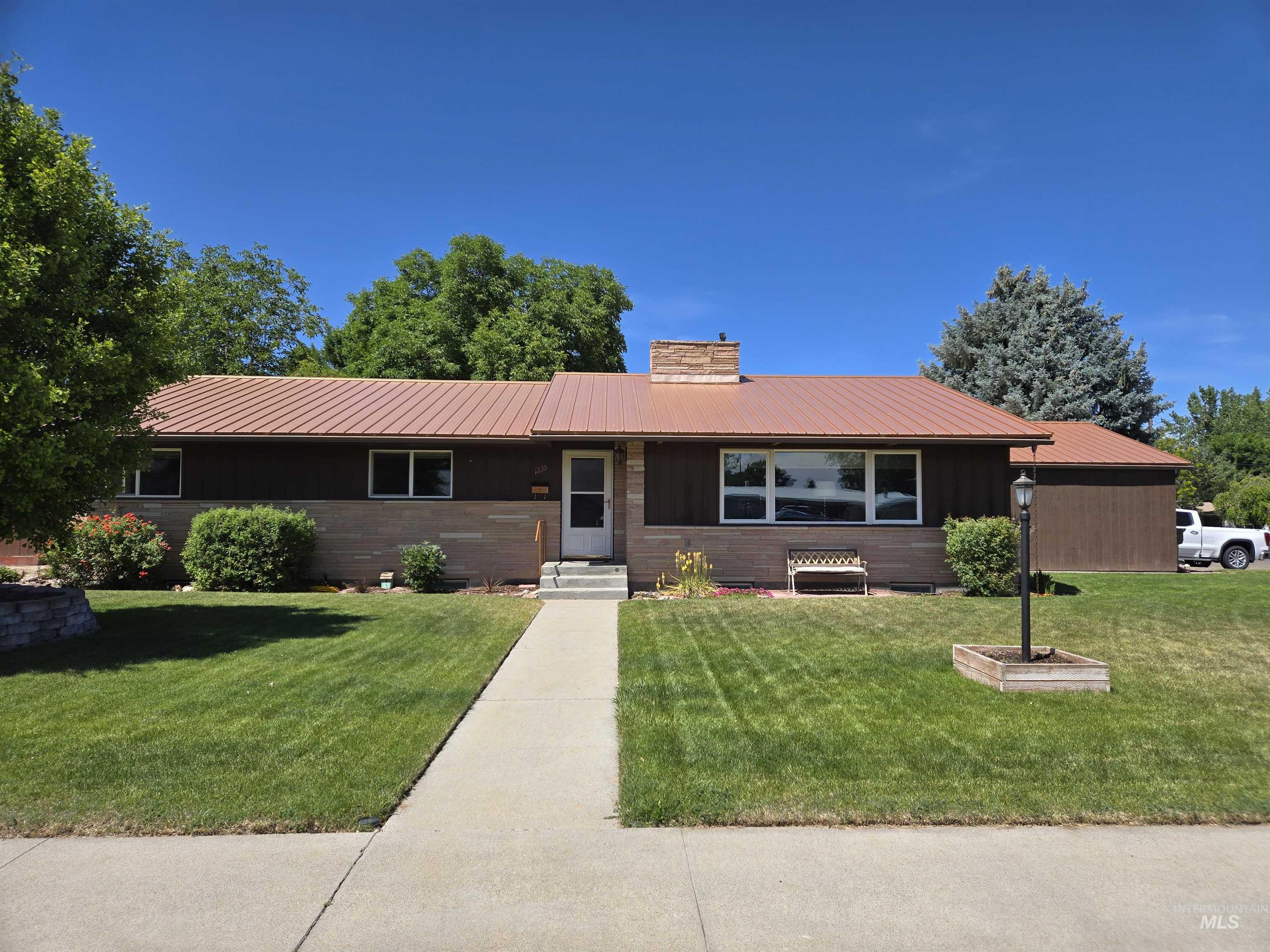1235 SW 2nd Ave, Ontario OR 97914