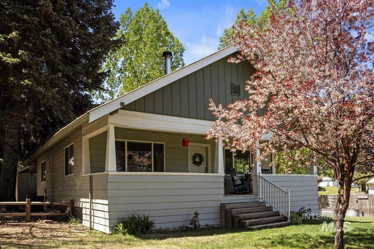 202 S School Street, Cascade ID 83611