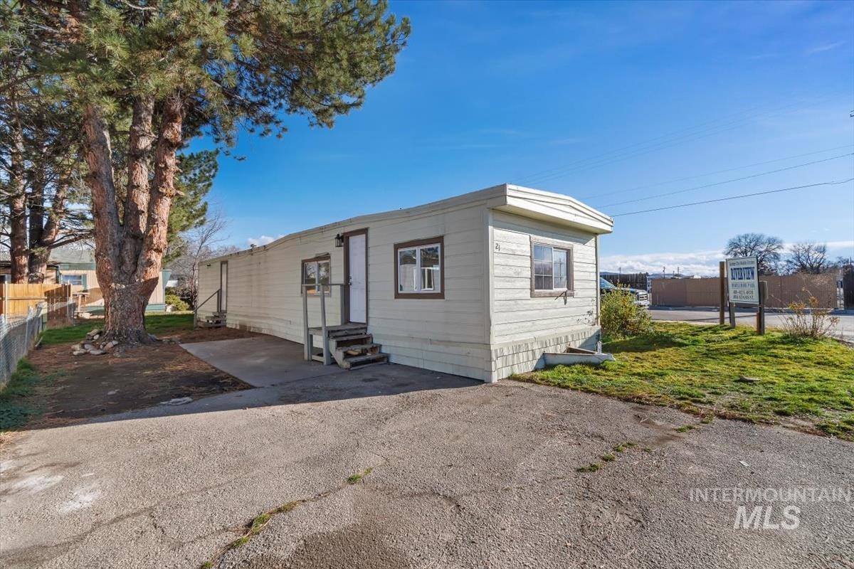 412 E 48th St Trlr 21, Garden City ID 83714