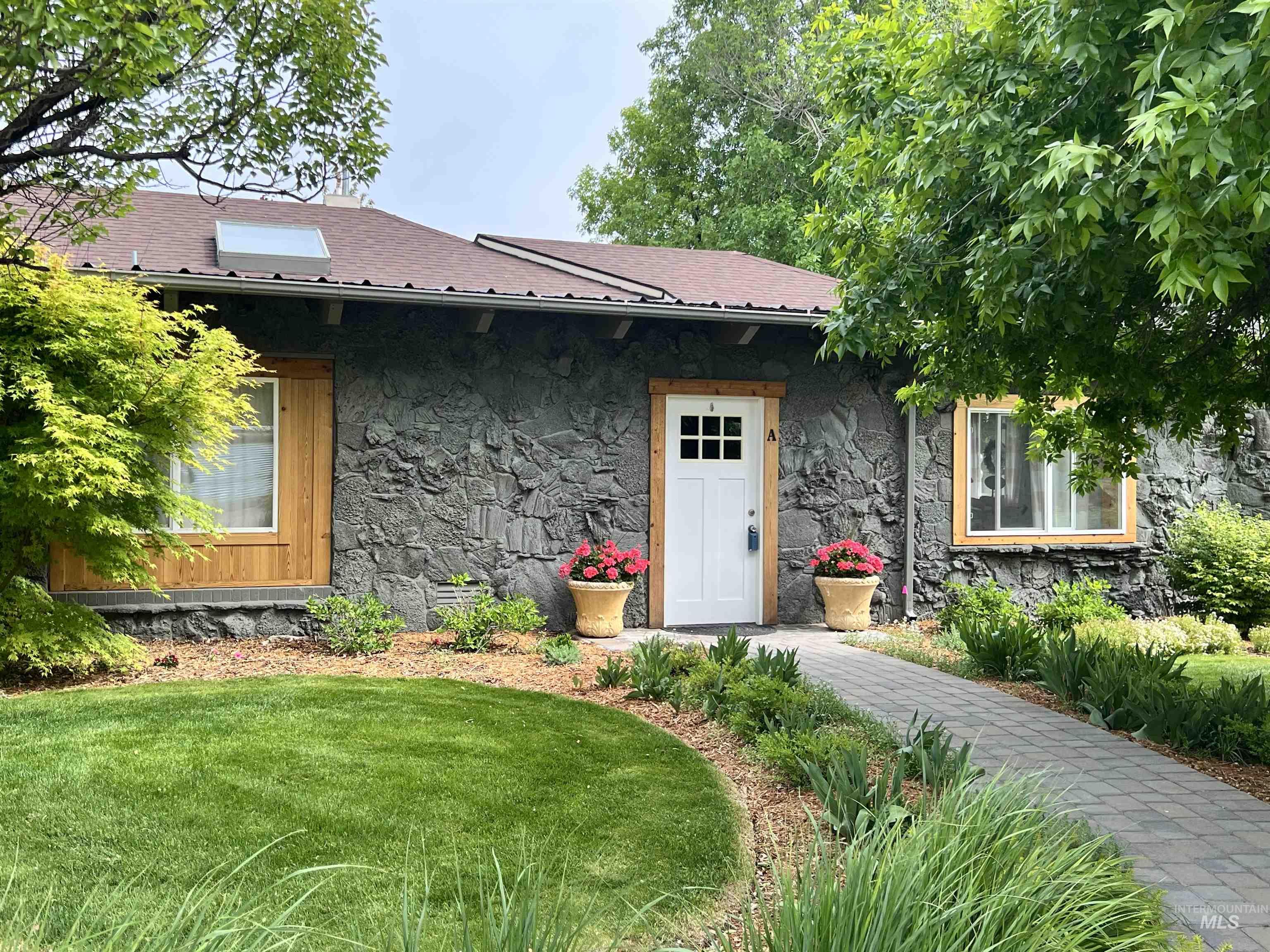 564 S South Blue Lakes Blvd, Twin Falls ID 83301