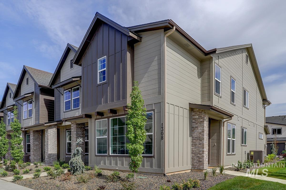 1378 N Meadowglen Ave, Meridian ID 83642