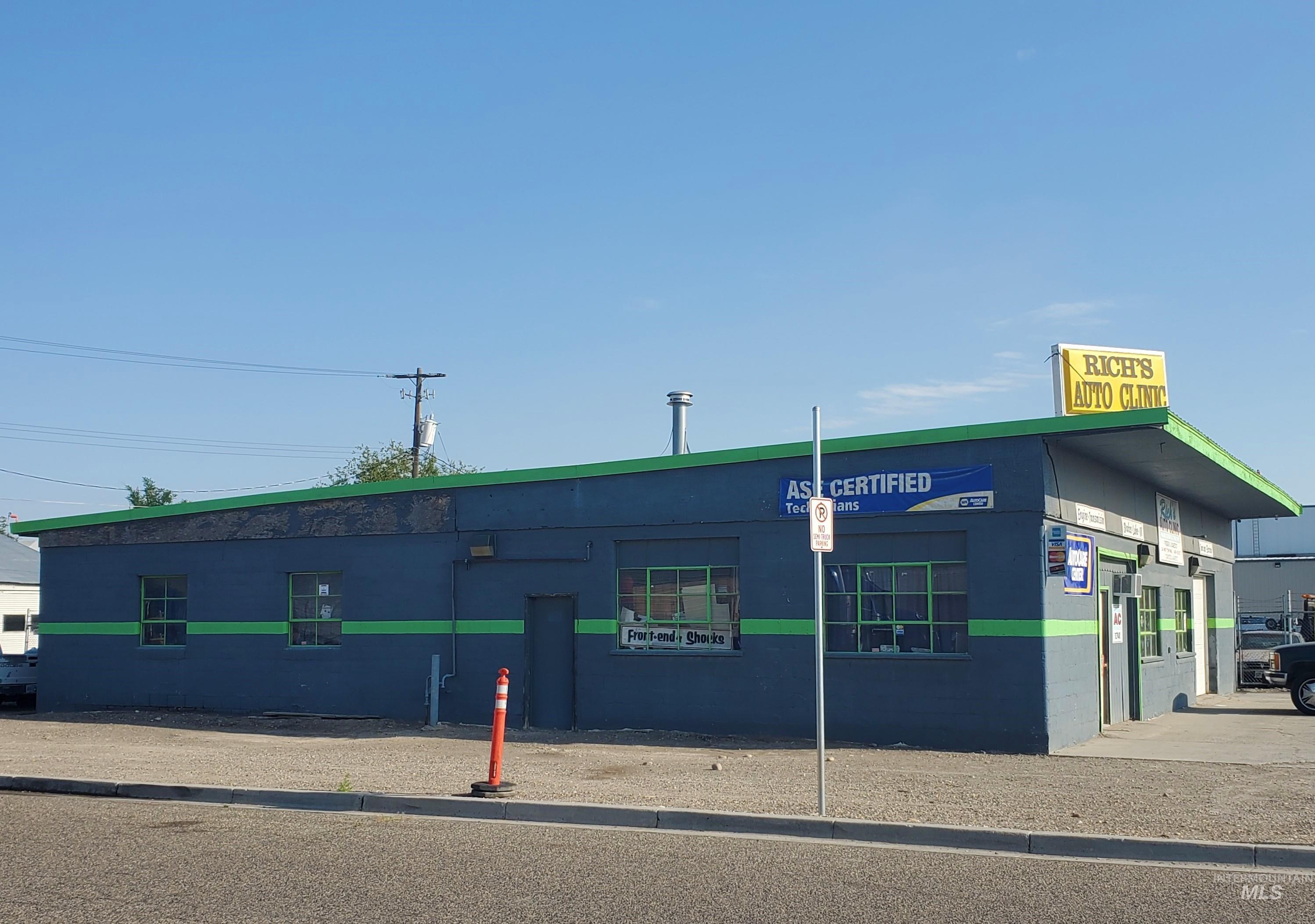 211 NE 2nd St, Ontario OR 97914