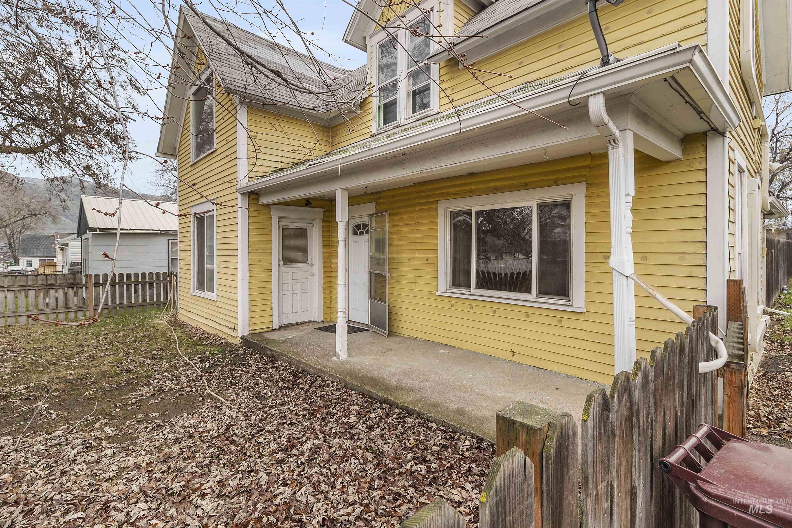 721 9th St., Clarkston WA 99403