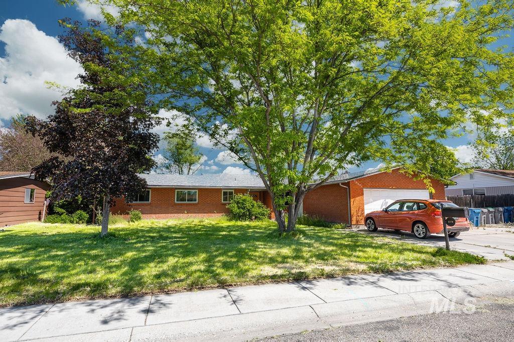 2170 N Fairmeadow Dr, Boise ID 83704