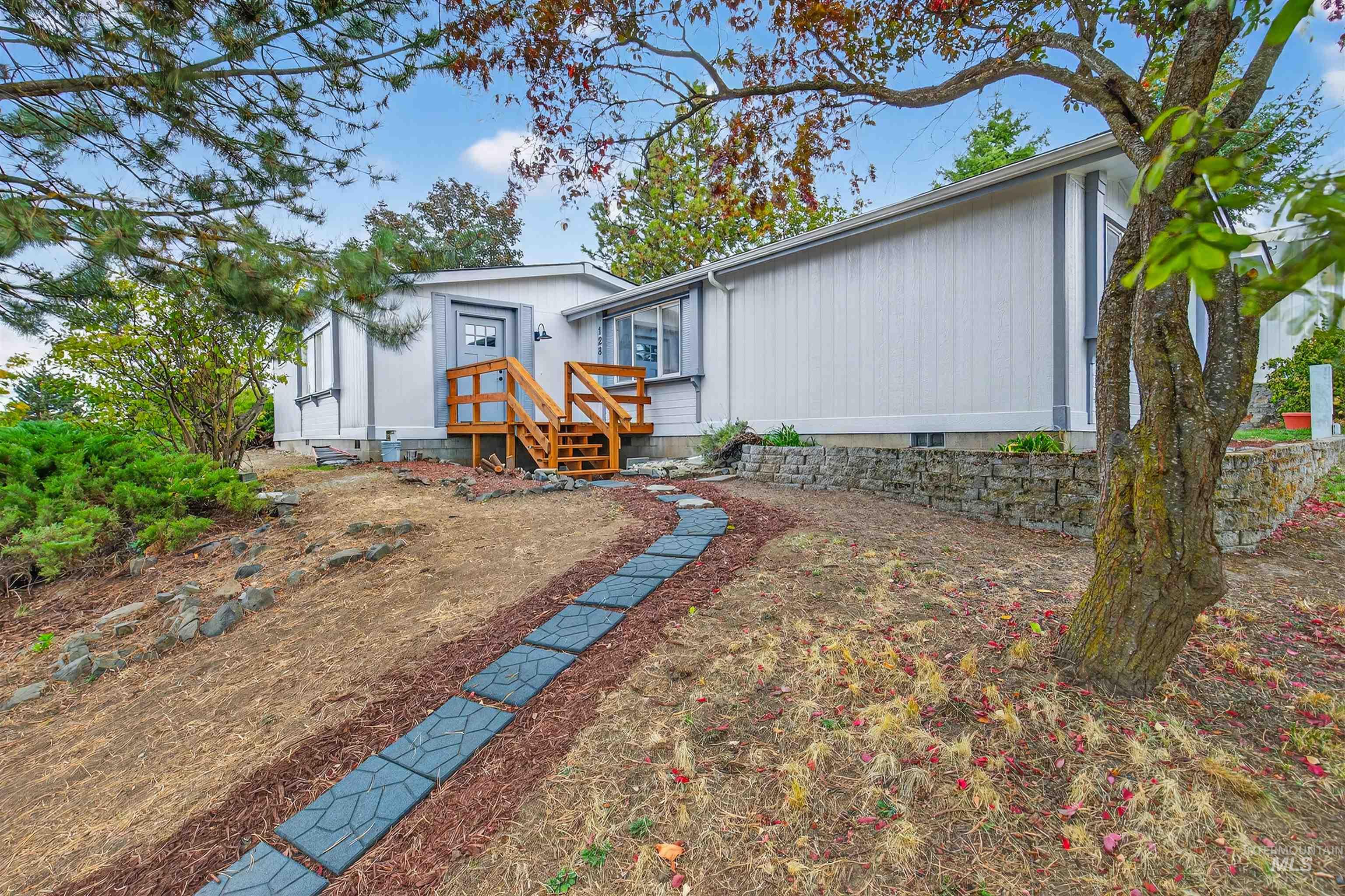 128 E Persimmon St, Genesee ID 83832