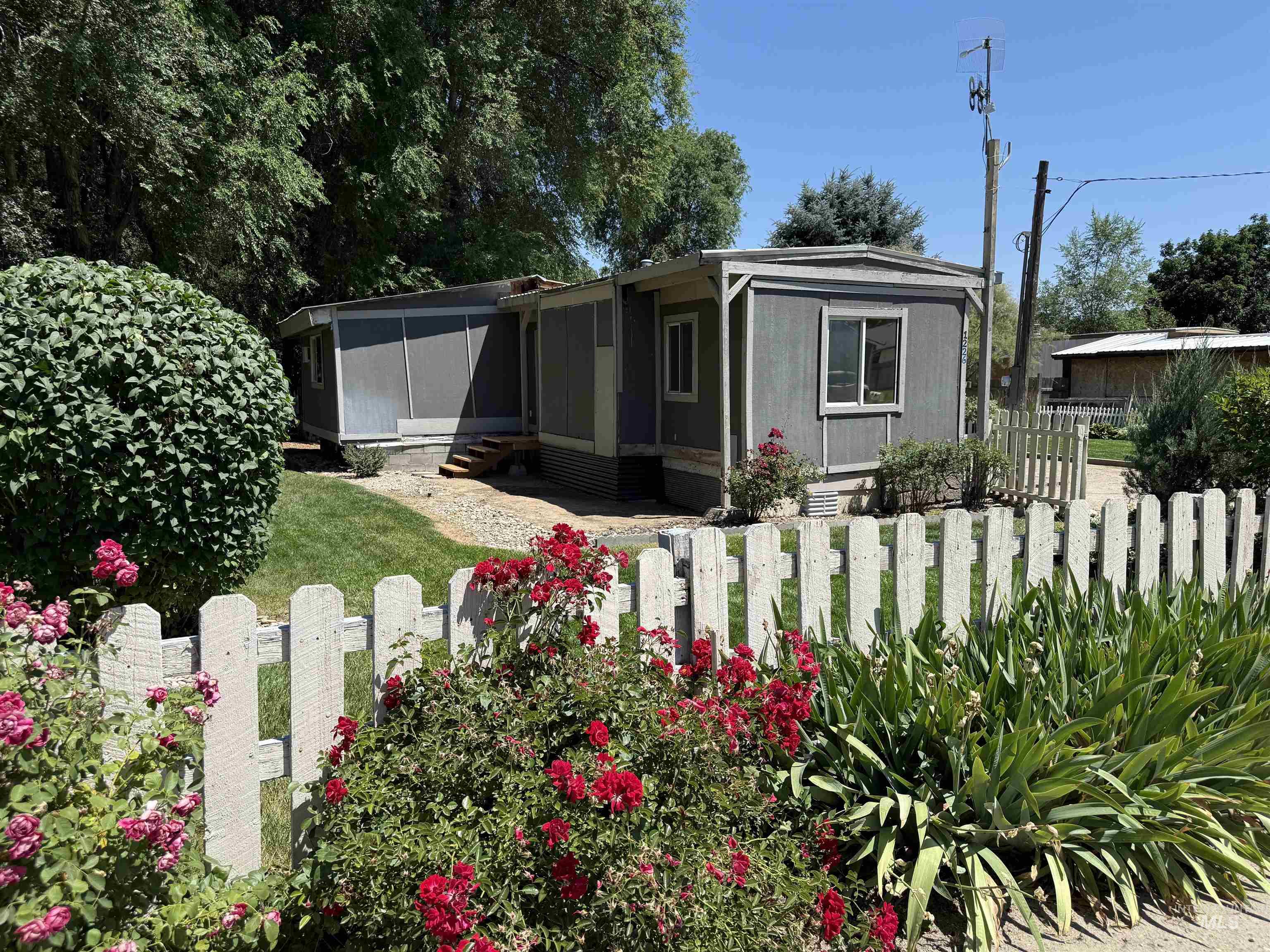 1226 S Elder St, Nampa ID 83686-5924