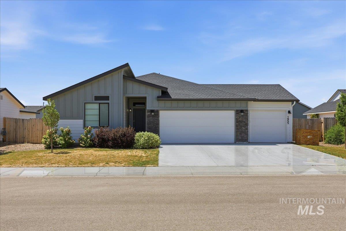 1955 SW Cooper Ave, Mountain Home ID 83647