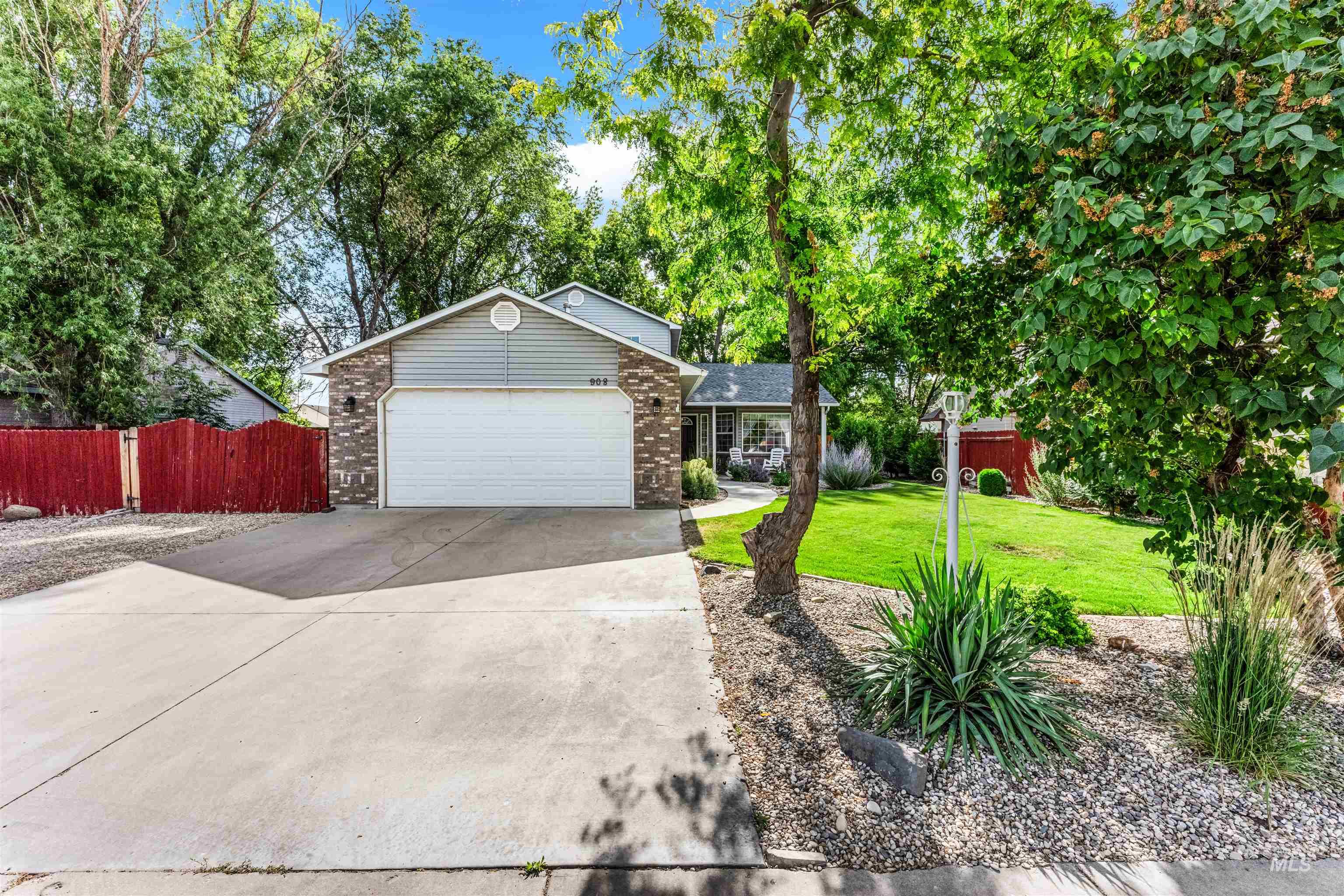 908 S 25th Street, Nampa ID 83686
