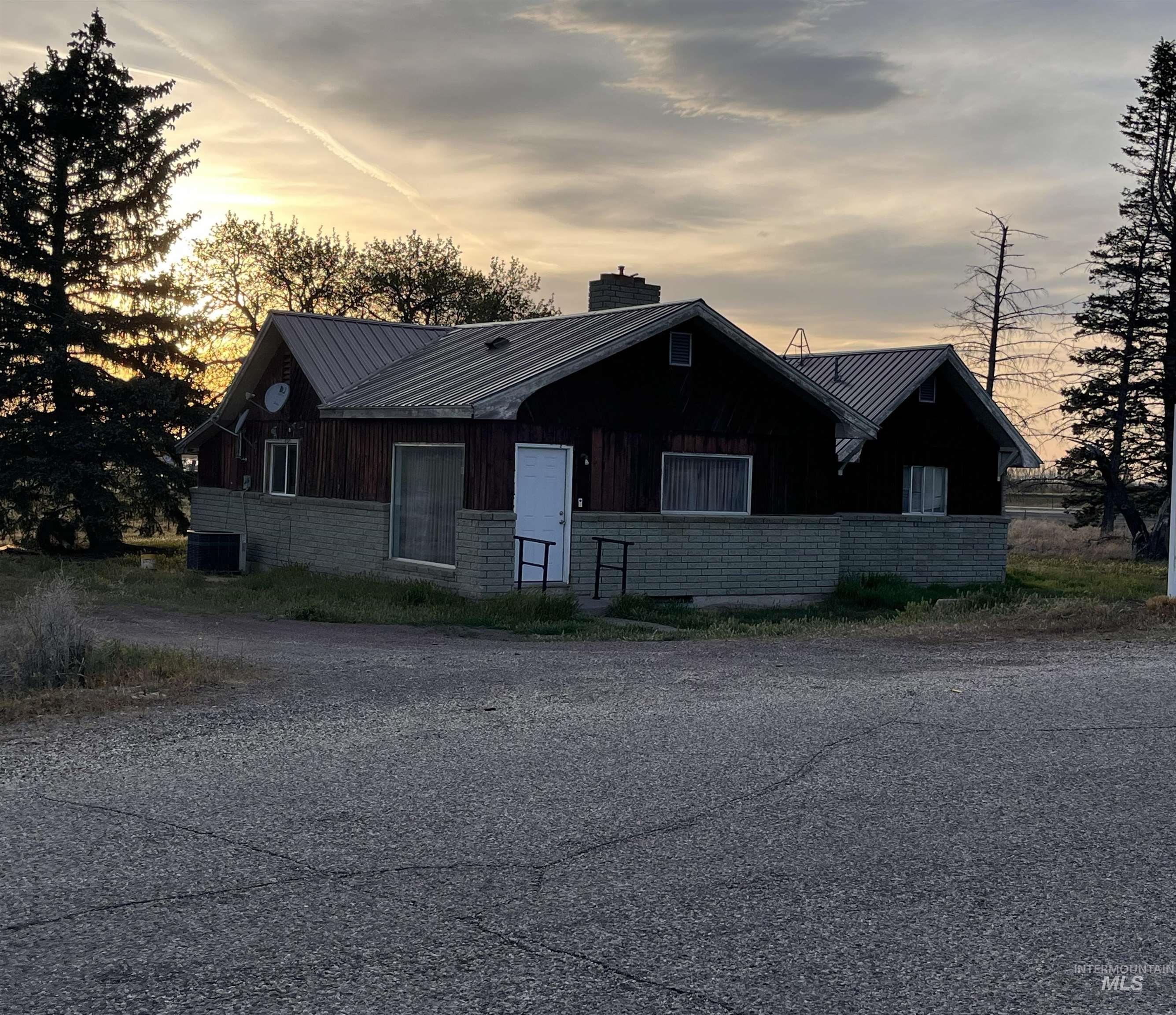 244 N 950 E, Declo ID 83323