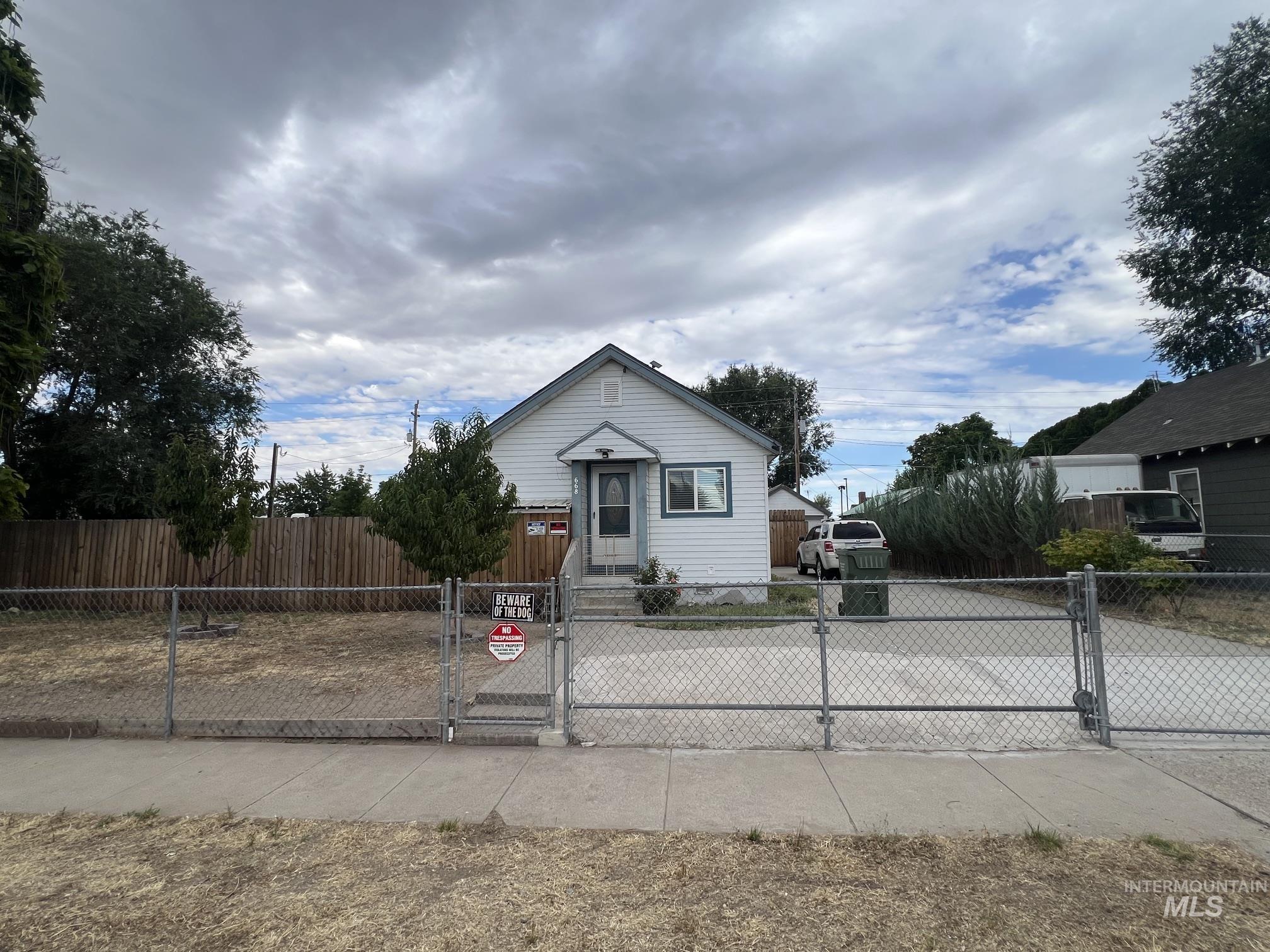 668 NW 1st St, Ontario OR 97914