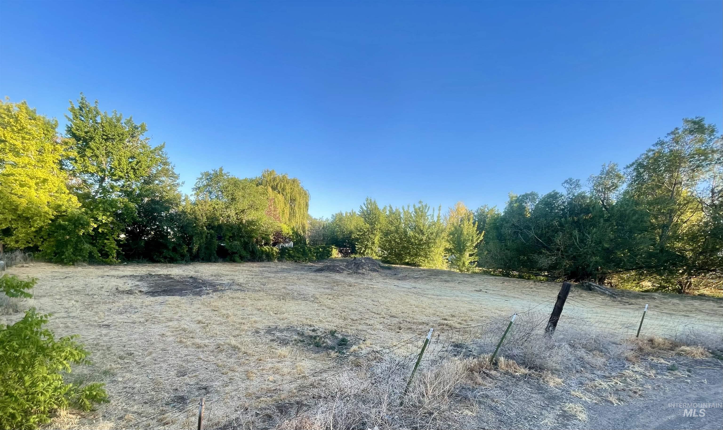 551 10th West ???, Gooding ID 83330