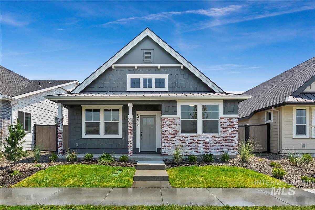 1220 N Meadowglen Ave, Meridian ID 83642