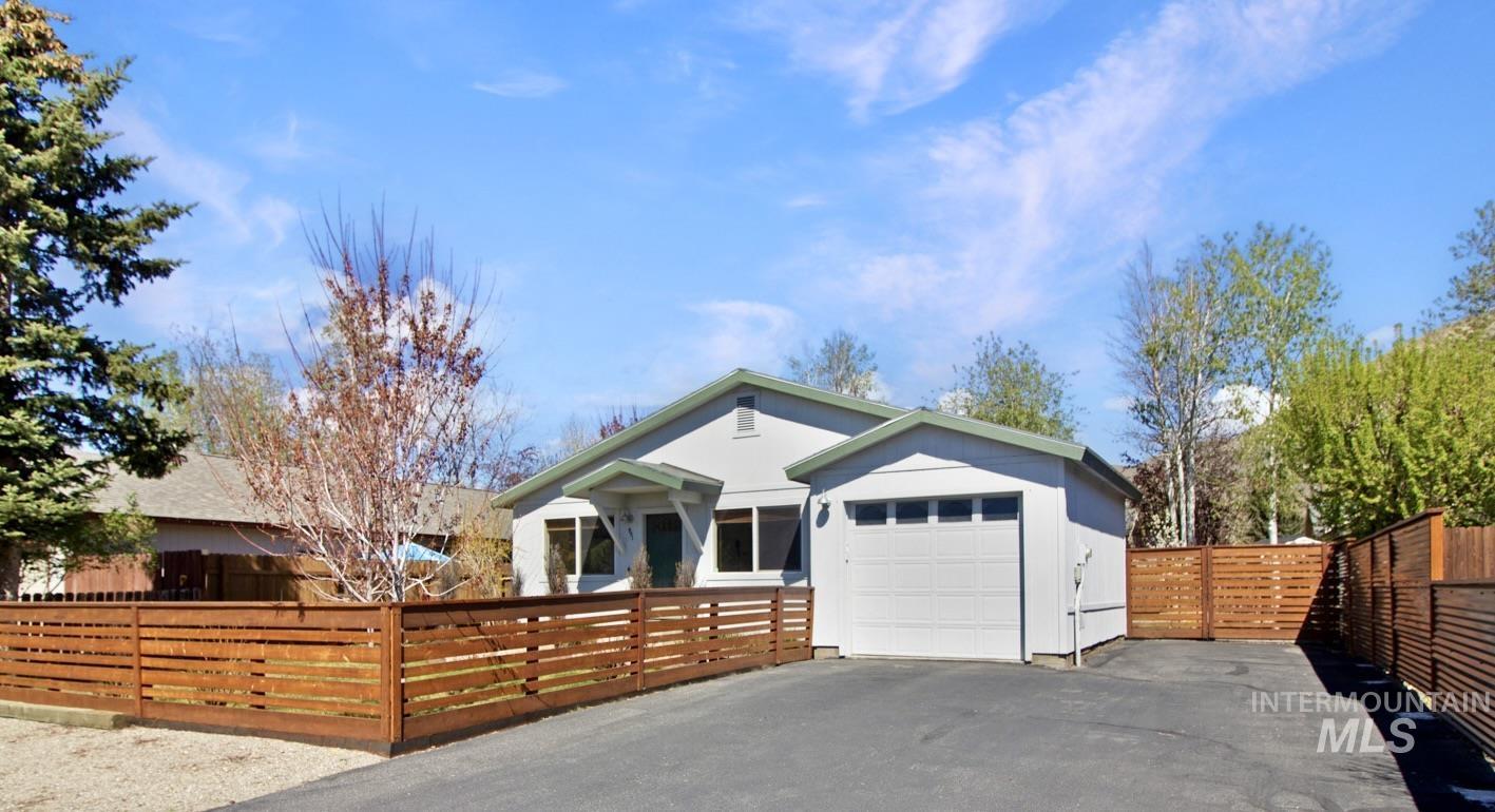 951 Forest Bend Dr, Hailey ID 83333
