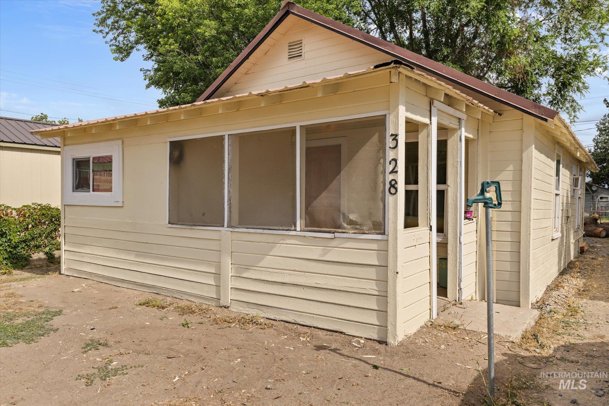 328 W Owyhee Ave, Homedale ID 83628