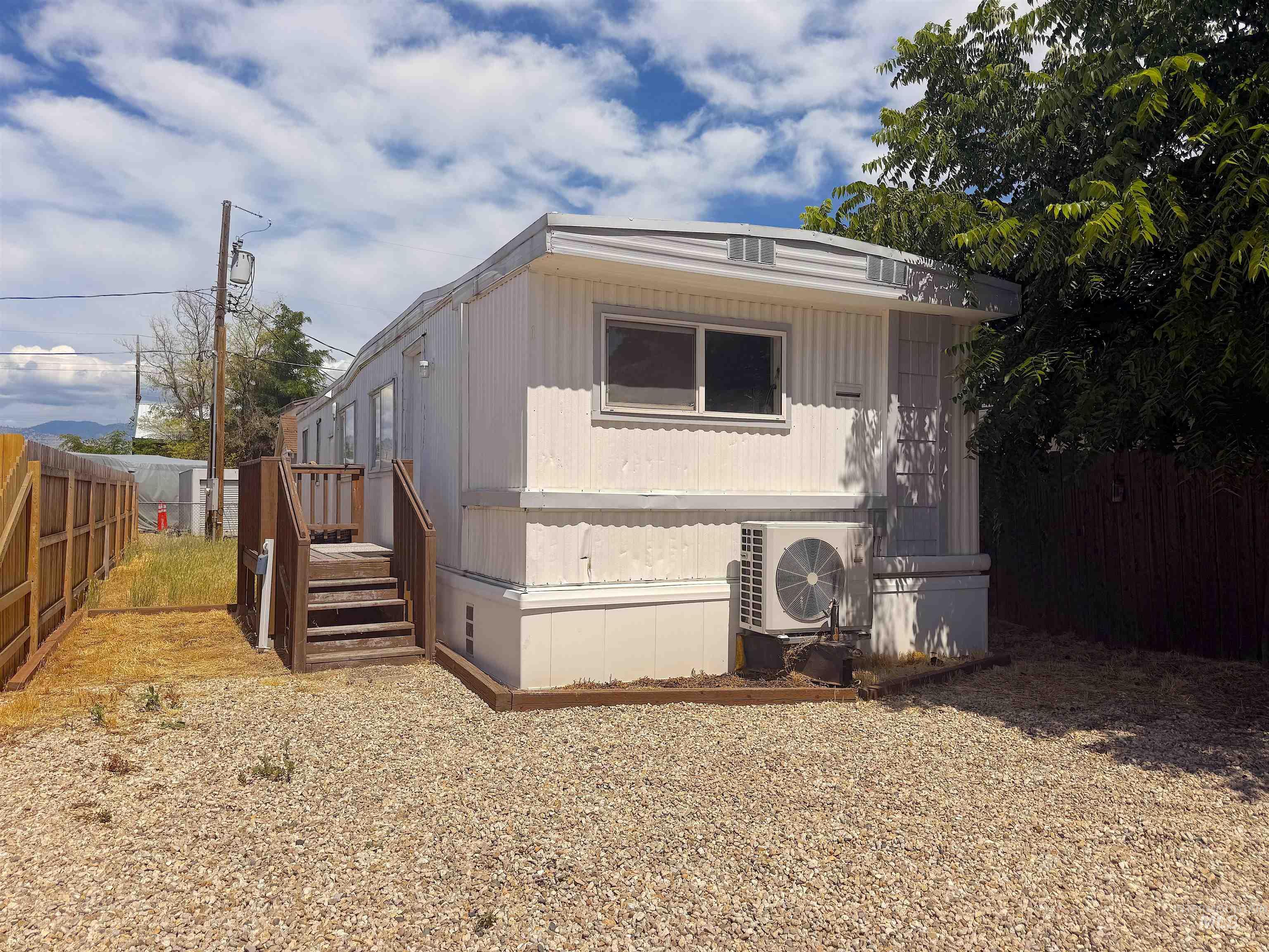 122 W 41st # 1, Garden City ID 83714