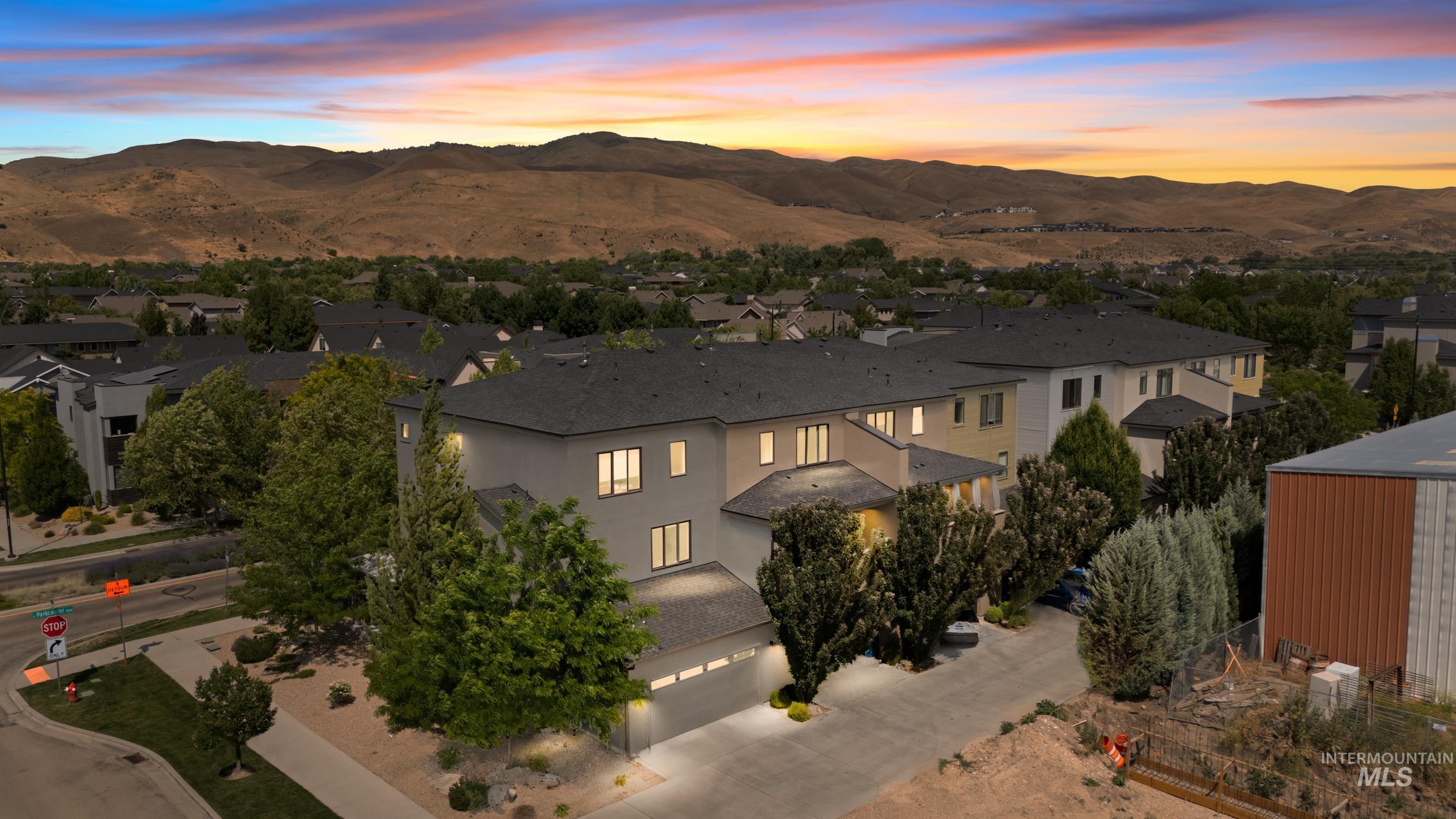 3681 E Parkcenter, Boise ID 83716