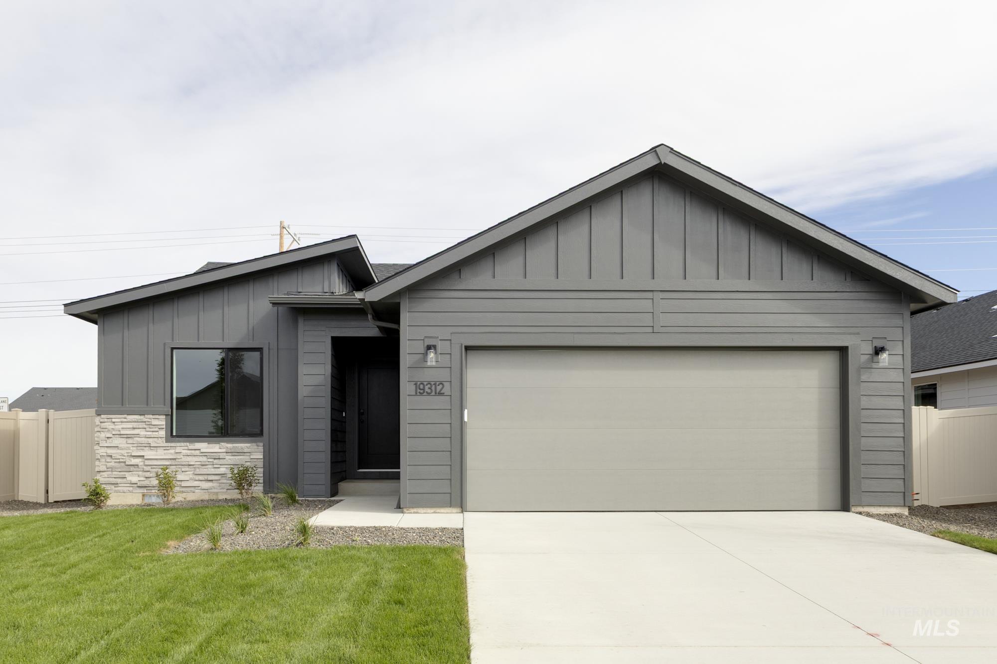900 SW Jayhawk St, Mountain Home ID 83647