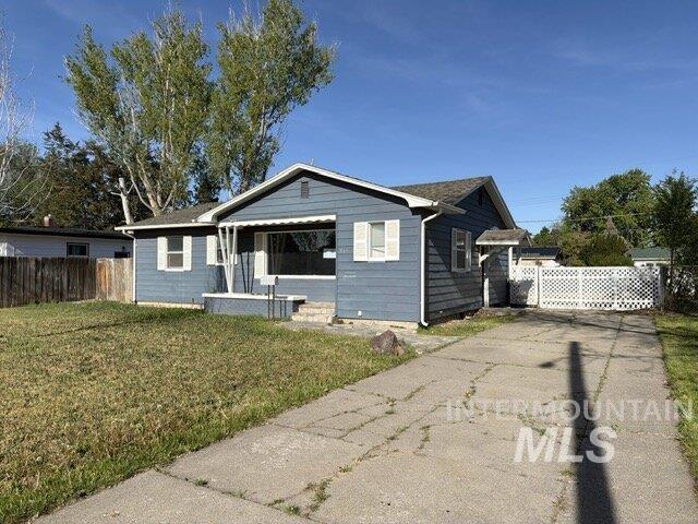 860 N 9th E, Mountain Home ID 83647