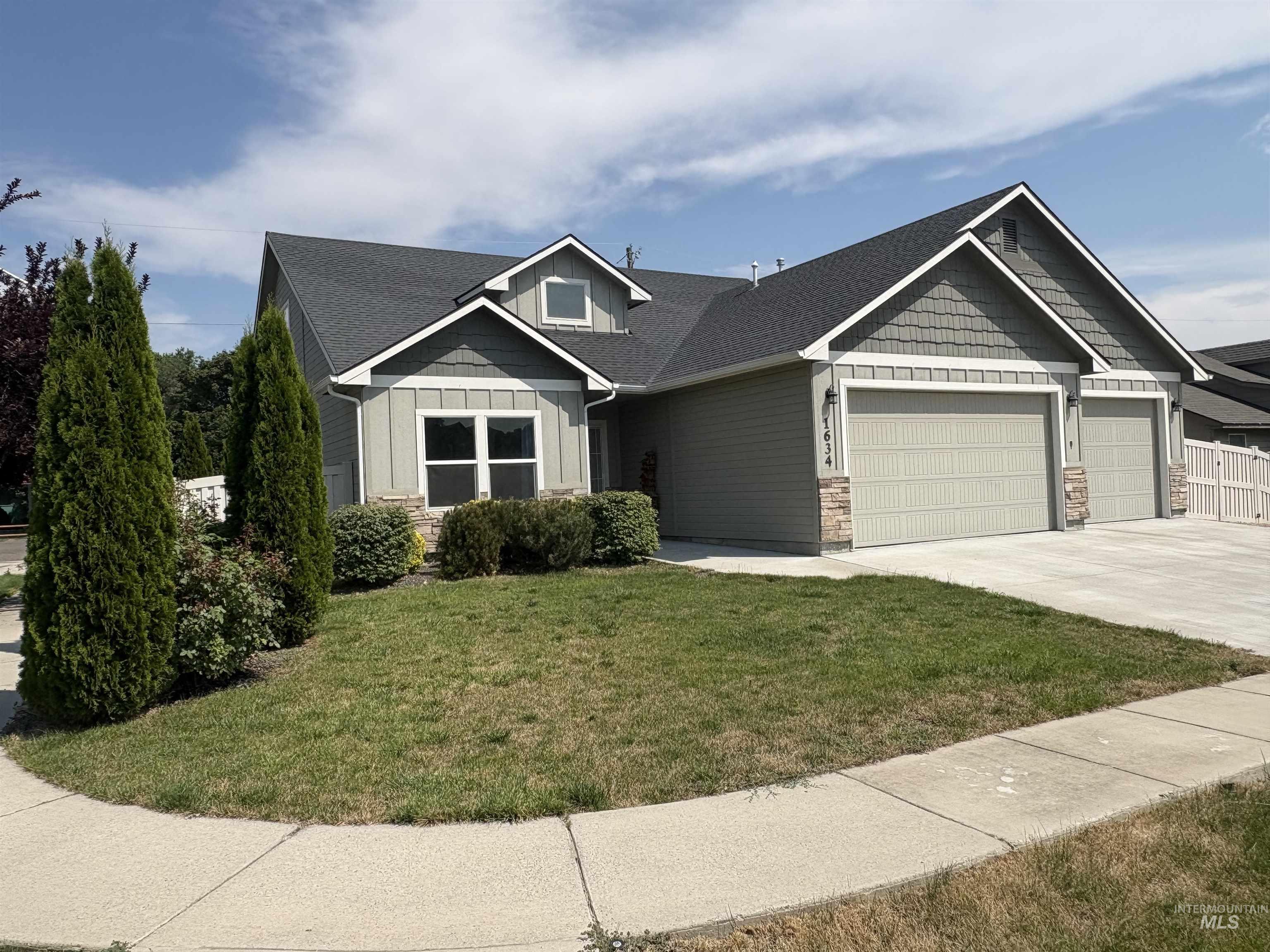 1634 Oak Ave, Fruitland ID 83619