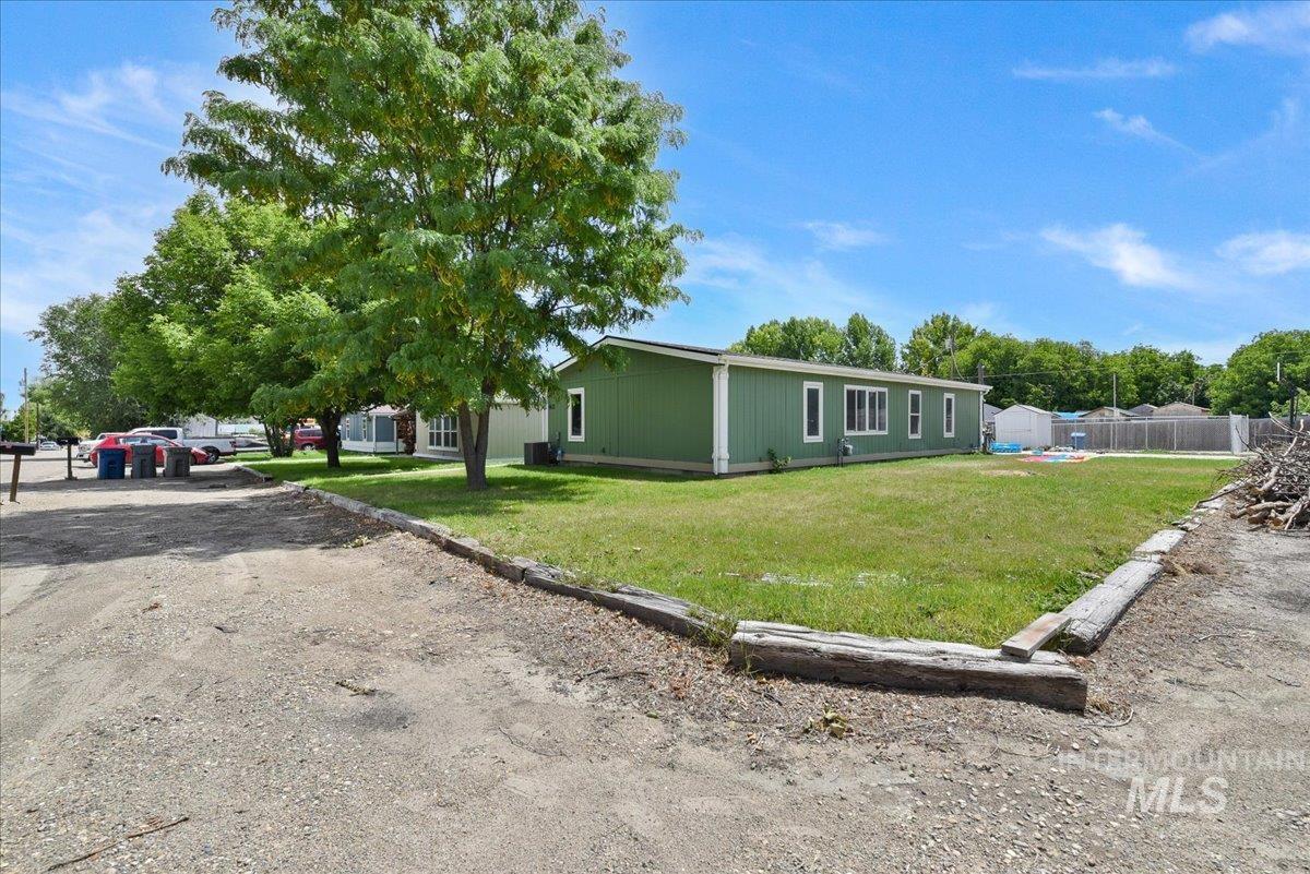 912 4th Ave N, Nampa ID 83687