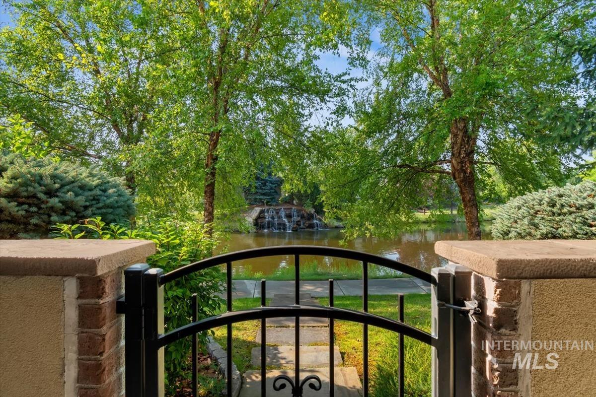 9775 W Sultana Dr, Garden City ID 83714