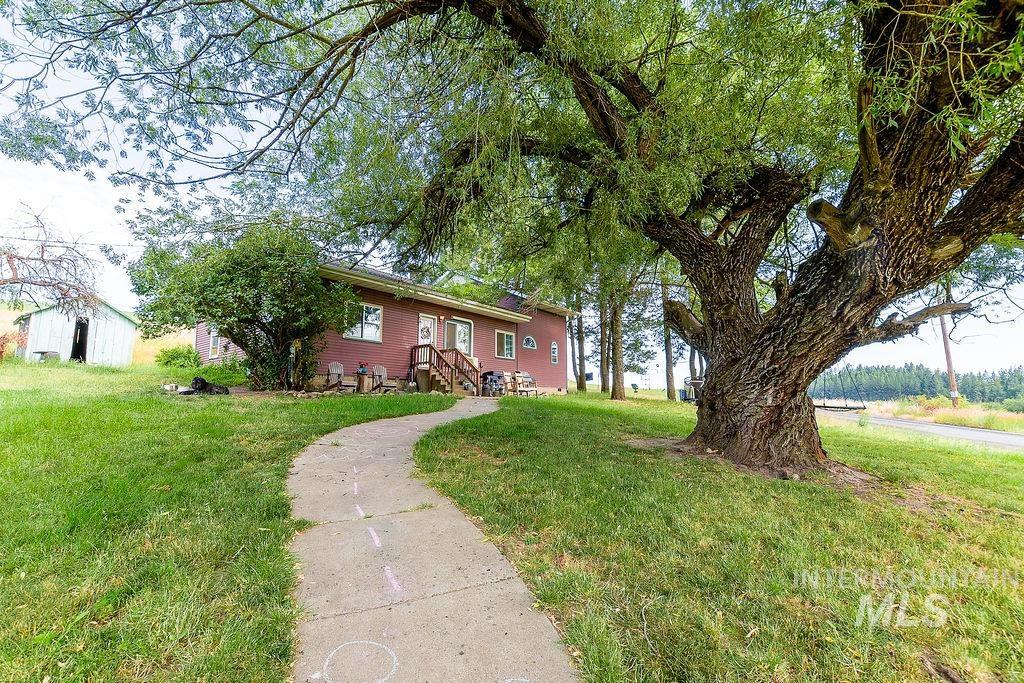 1094 Crumarine Loop, Moscow ID 83843