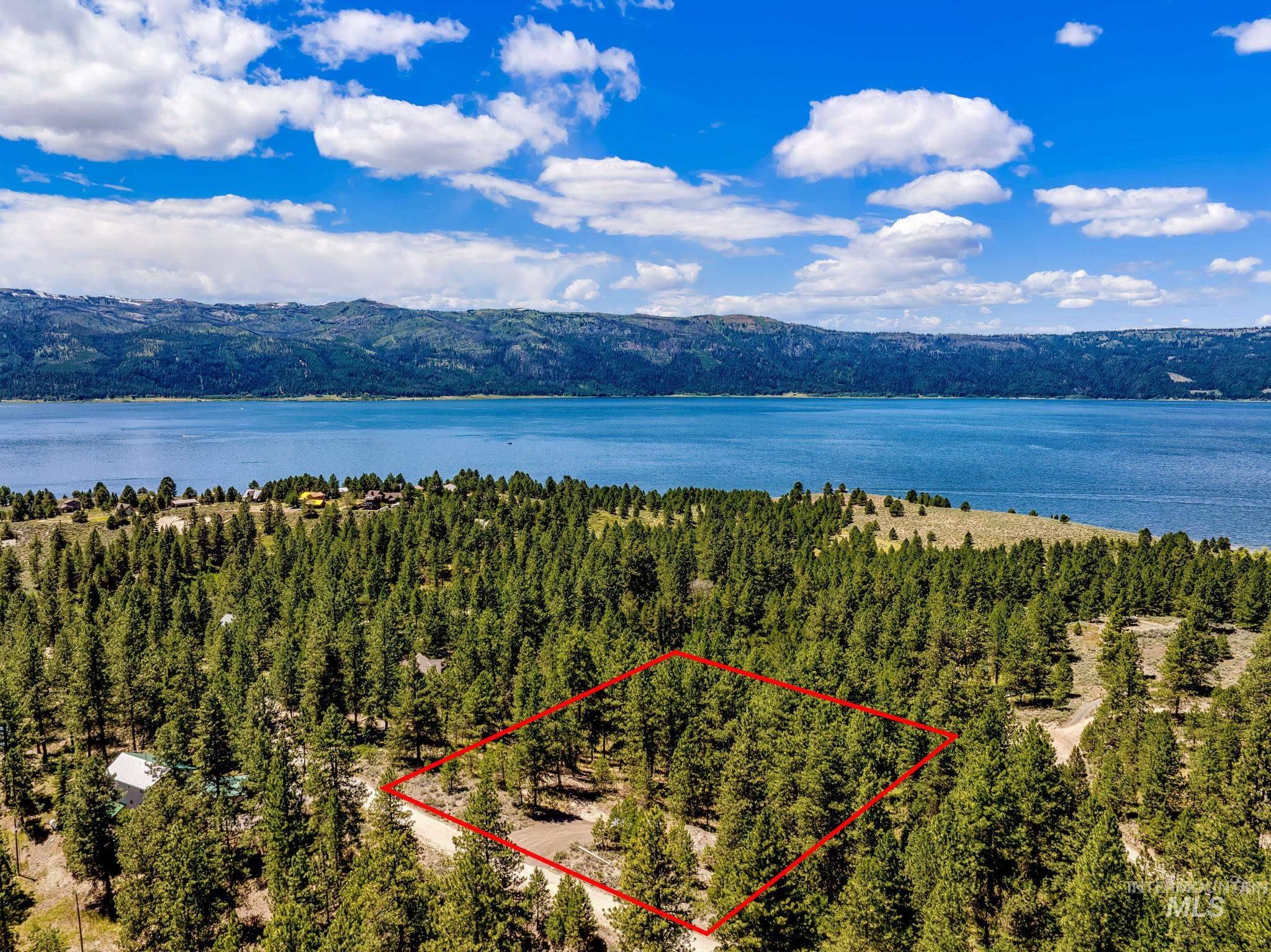 1497 Pine Ridge Dr, Cascade ID 83611