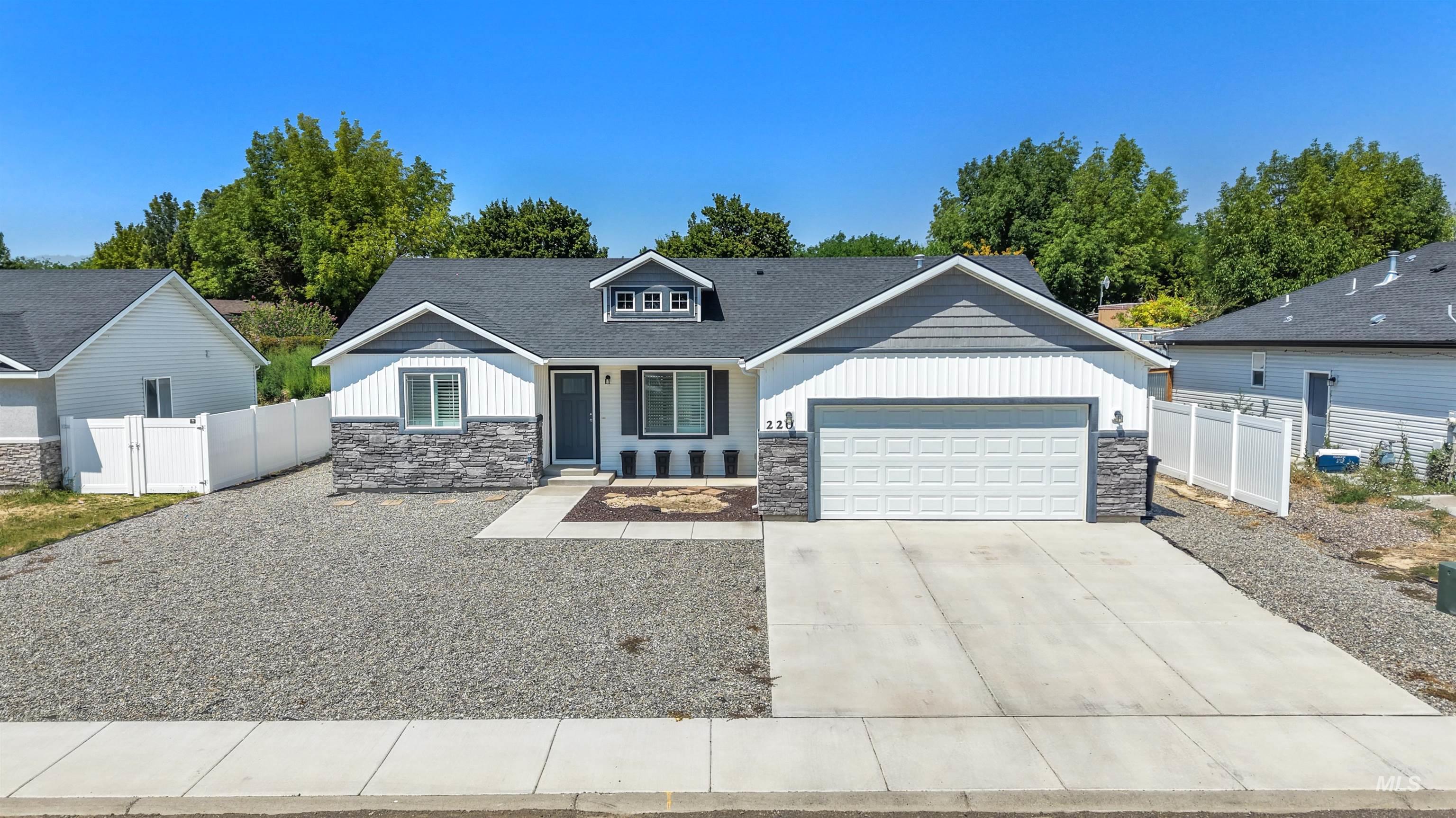 220 Pine Ave, Hansen ID 83334