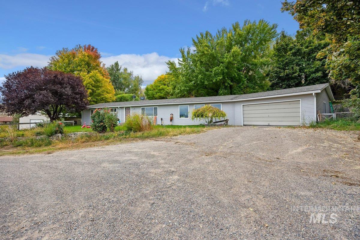 598 N Gray, King Hill ID 83633