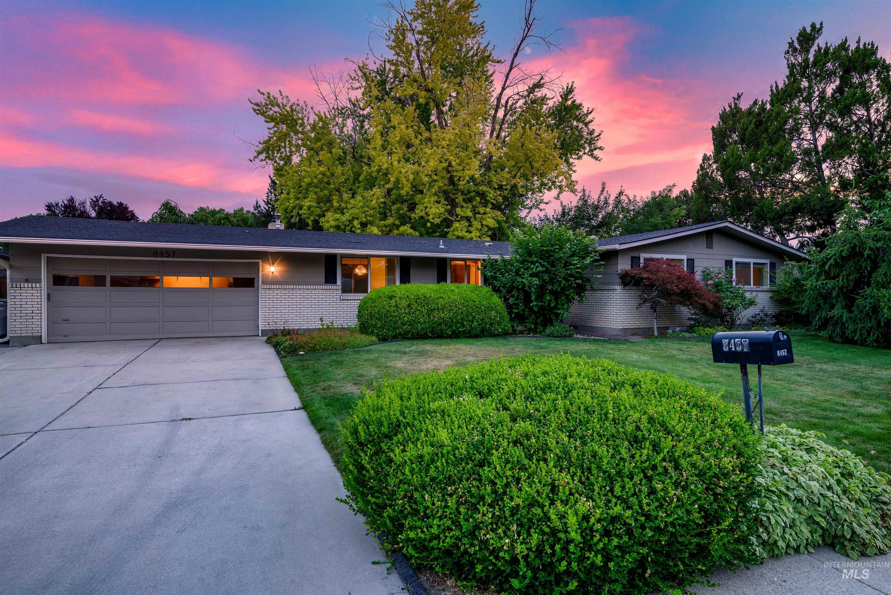8457 W Pembrook Dr, Boise ID 83704