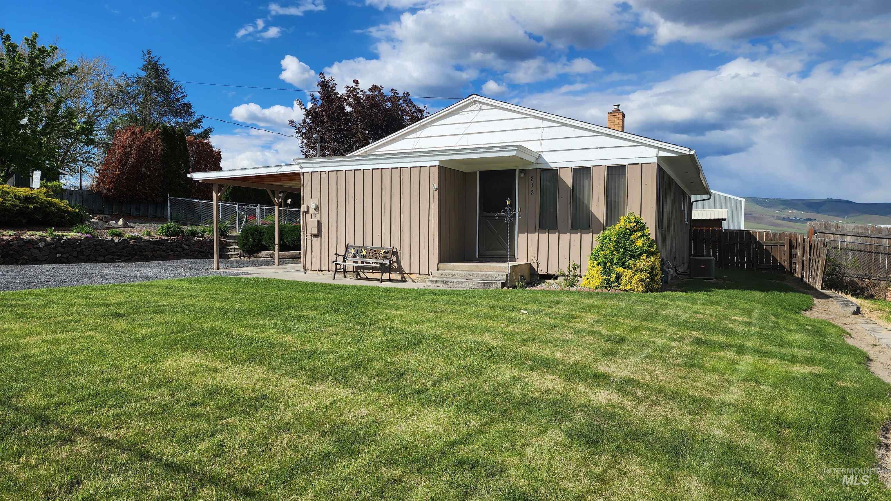 812 Walk Ln, Clarkston WA 99403