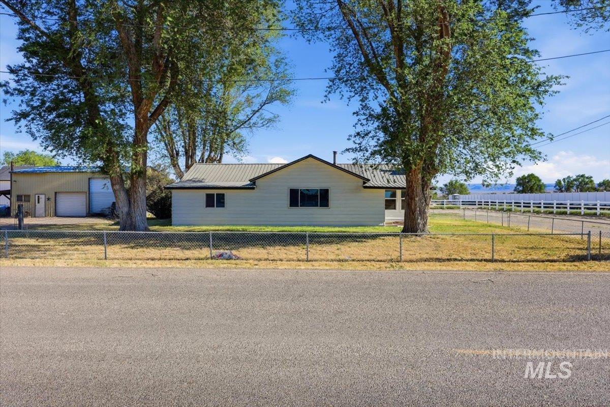 956 SE Hamilton Rd, Mountain Home ID 83647