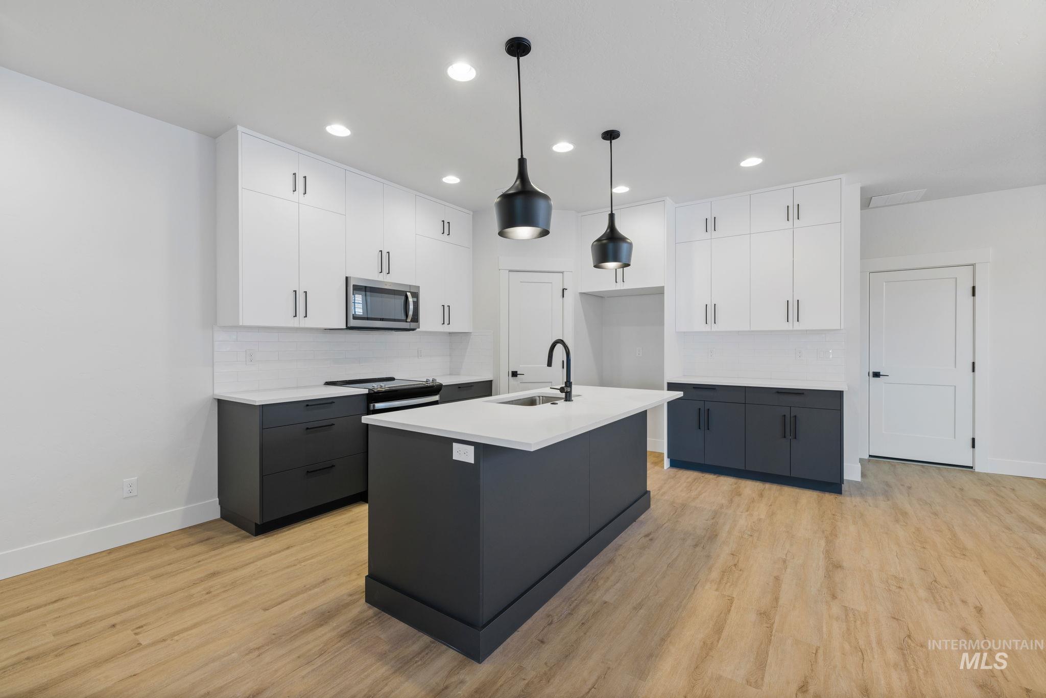 18 Ogden St, Cascade ID 83611
