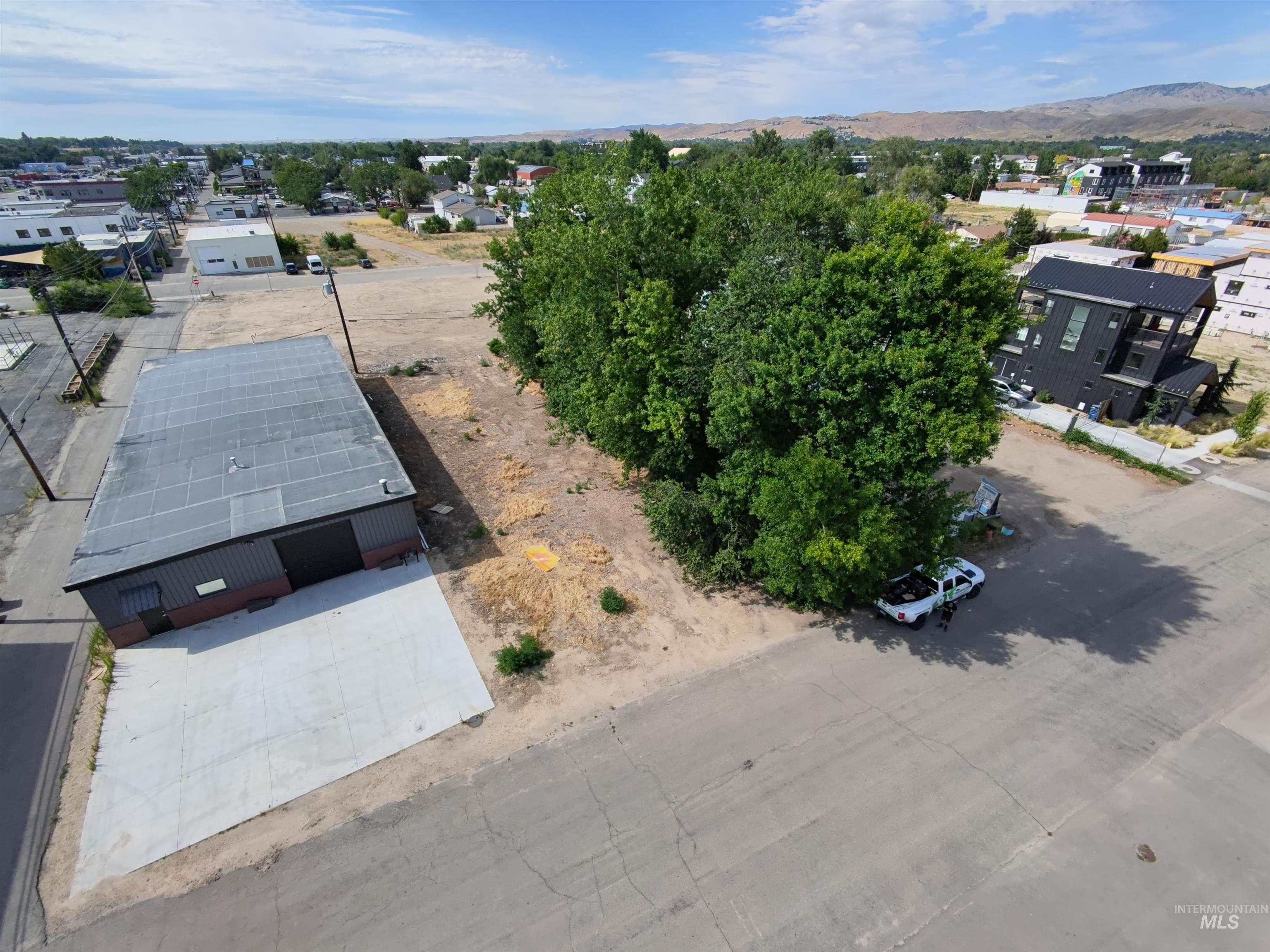 108 E 33 Rd Street, Garden City ID 83714