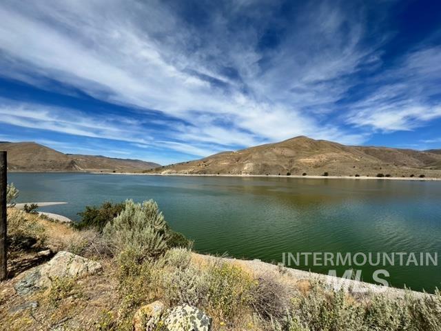32214 Snake River Rd, Huntington OR 97907