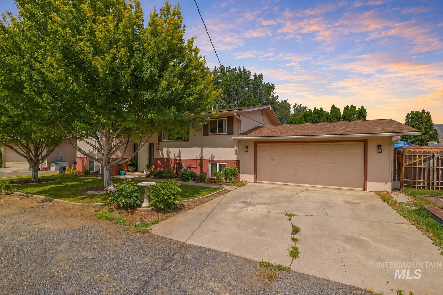 2390 Rolling Hills Dr, Clarkston WA 99403