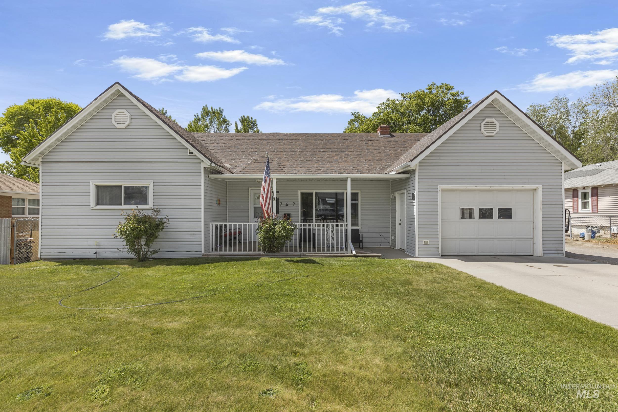 742 Fort Hall Ave, American Falls ID 83211