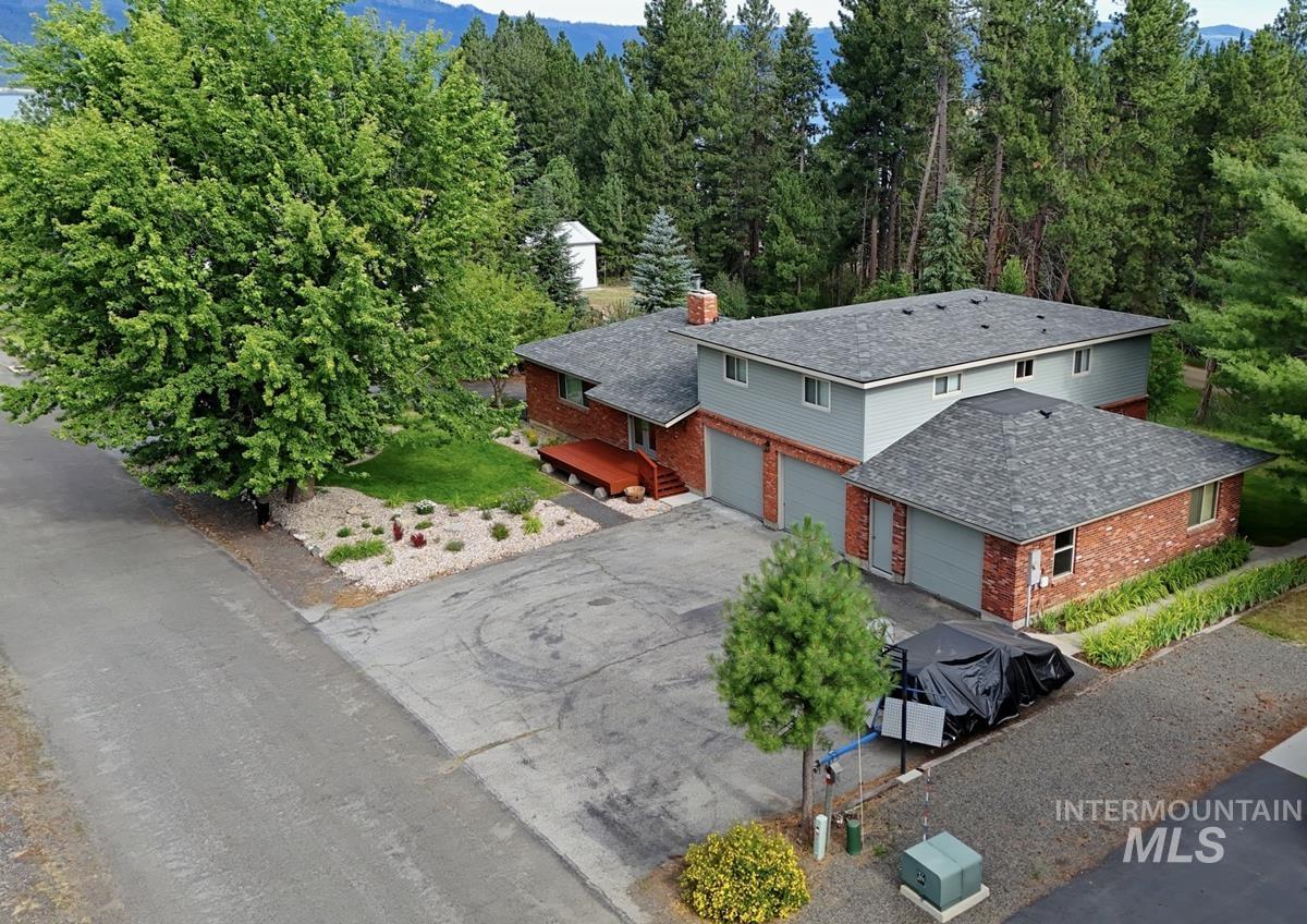 506 Lakeview Drive, Cascade ID 83611