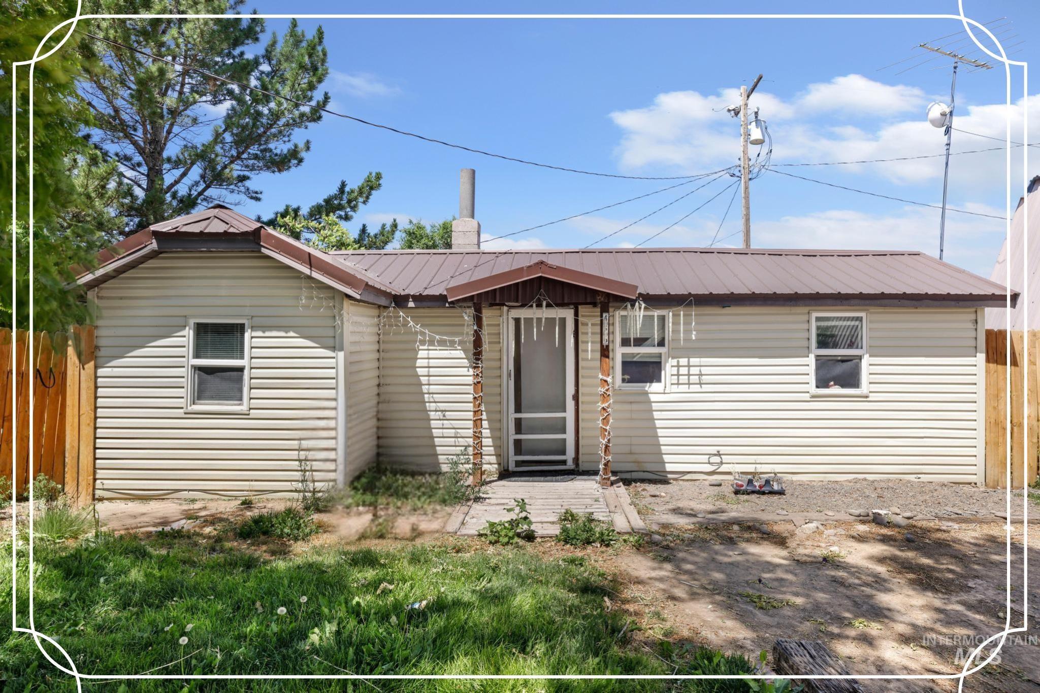 436 Oak St, Castleford ID 83321